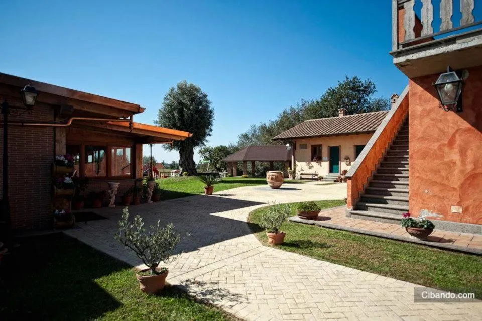 Property building in Poggio dei cavalieri