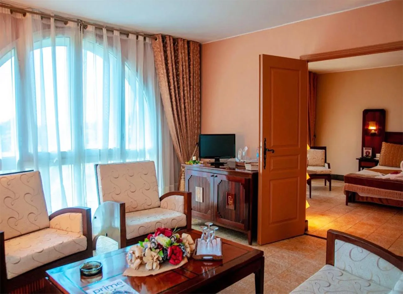 Photo of the whole room, Bed in Le Grand Hôtel Diego