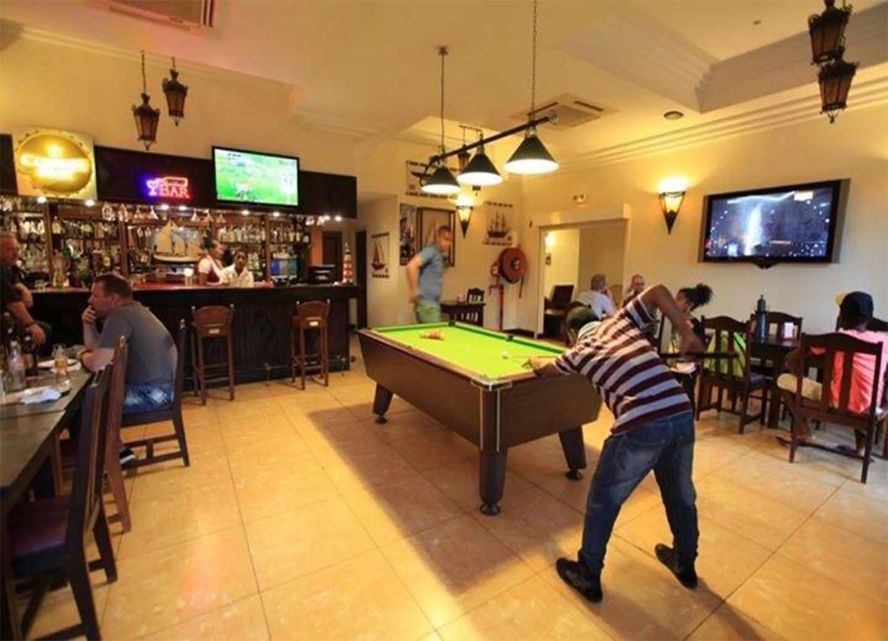 Communal lounge/ TV room in Le Grand Hôtel Diego