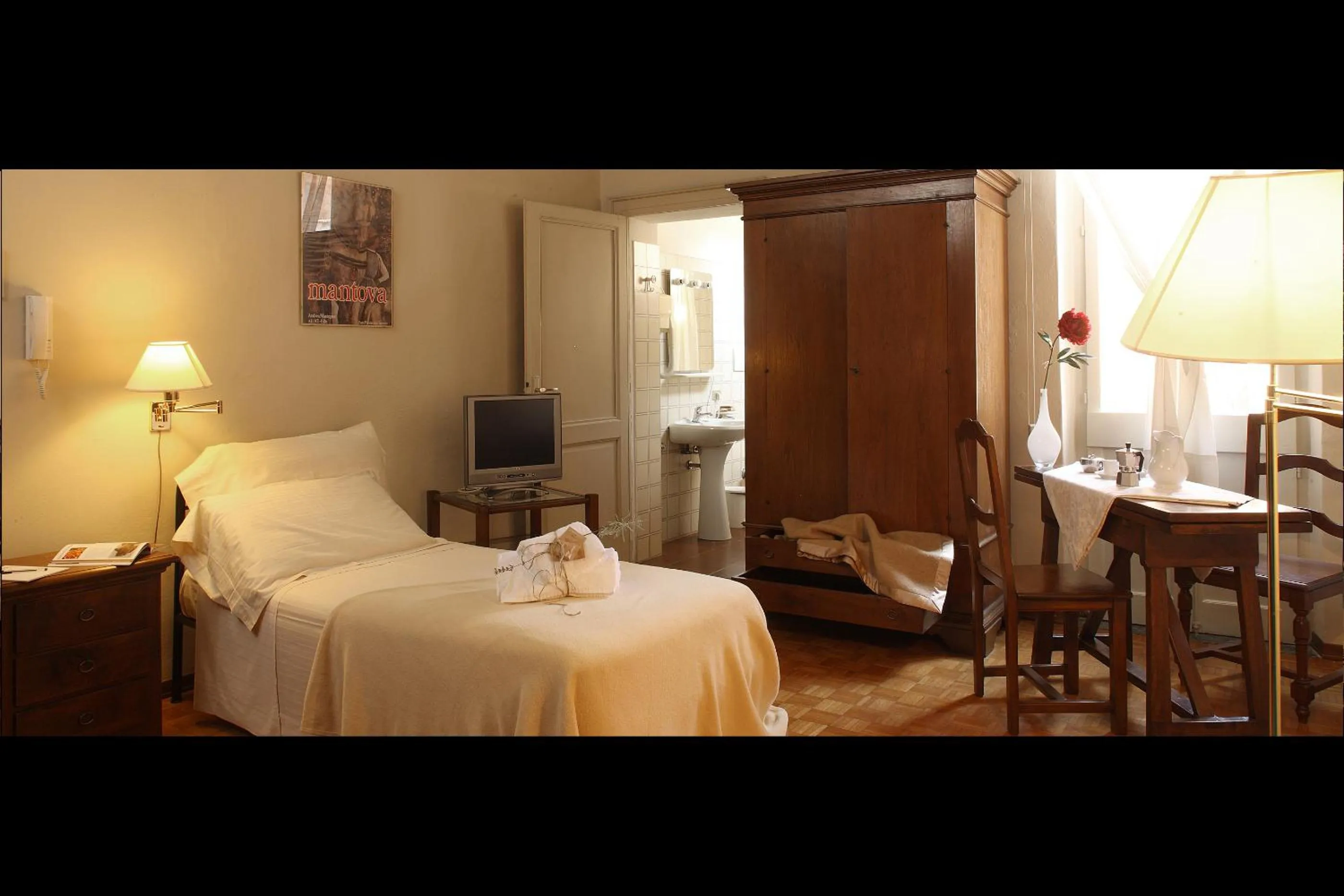 Bed in Residence In Centro