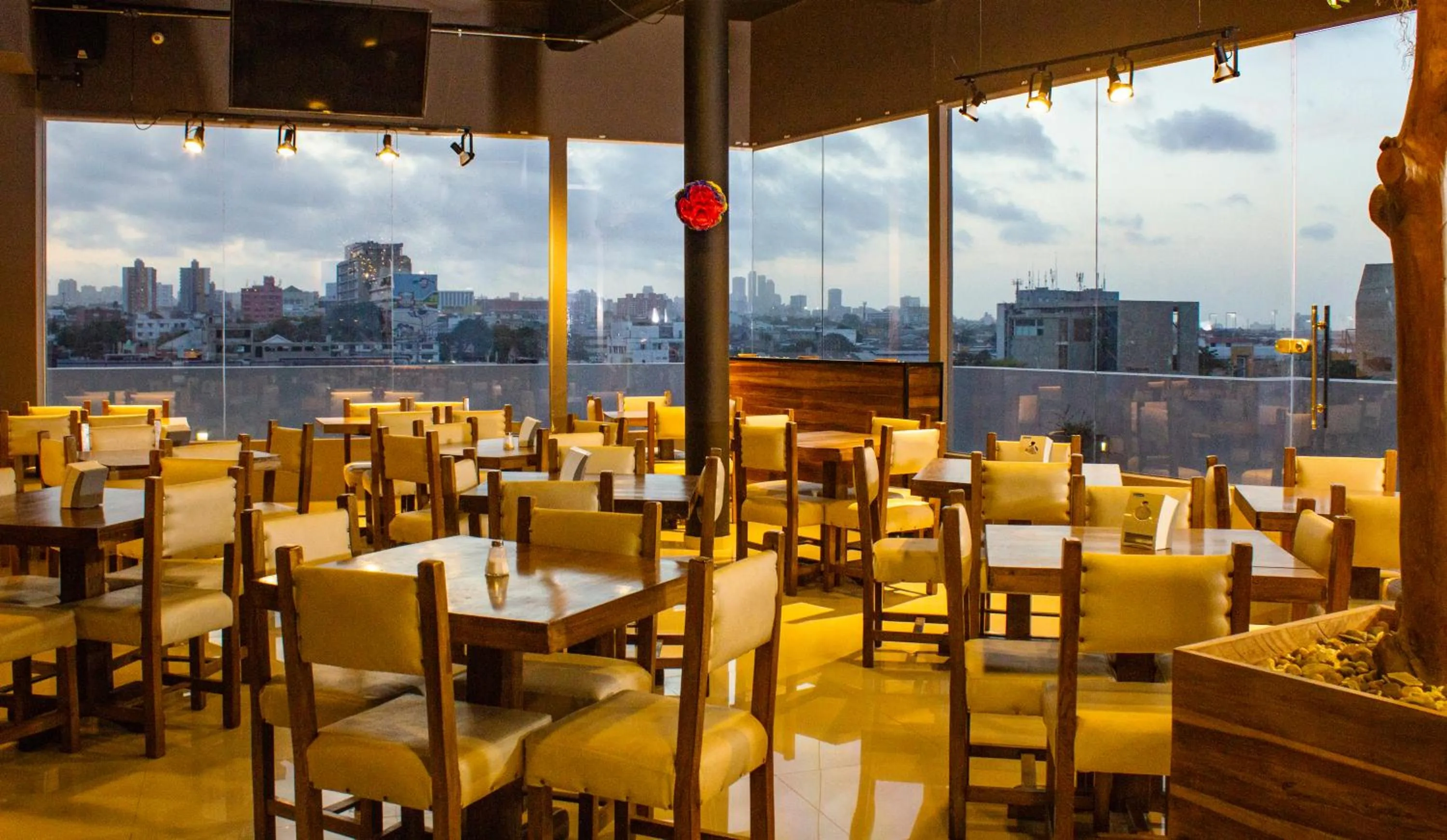 Restaurant/places to eat in Hotel Med Barranquilla Centro