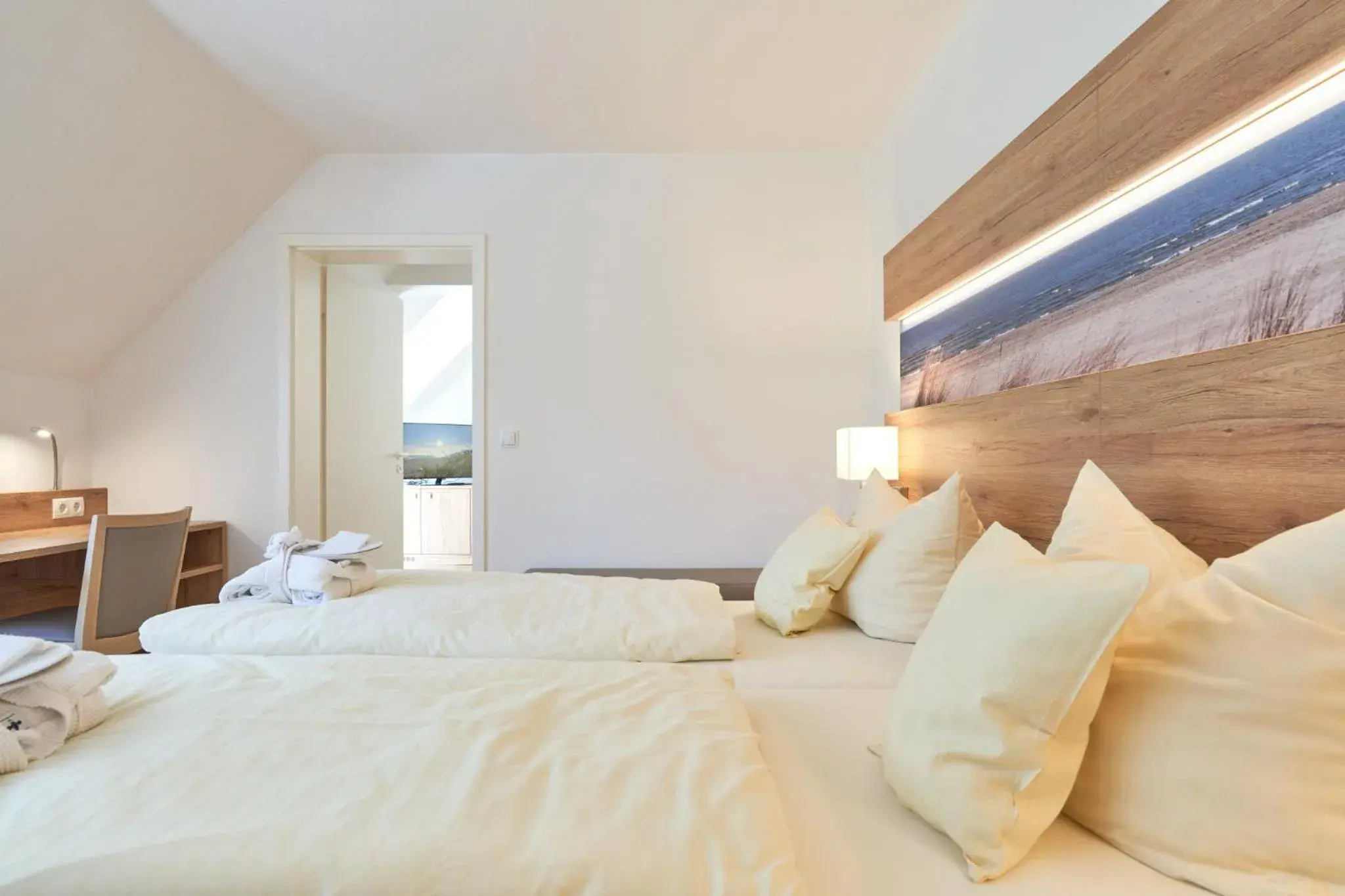 Bedroom, Bed in Hotel Weisser Hof