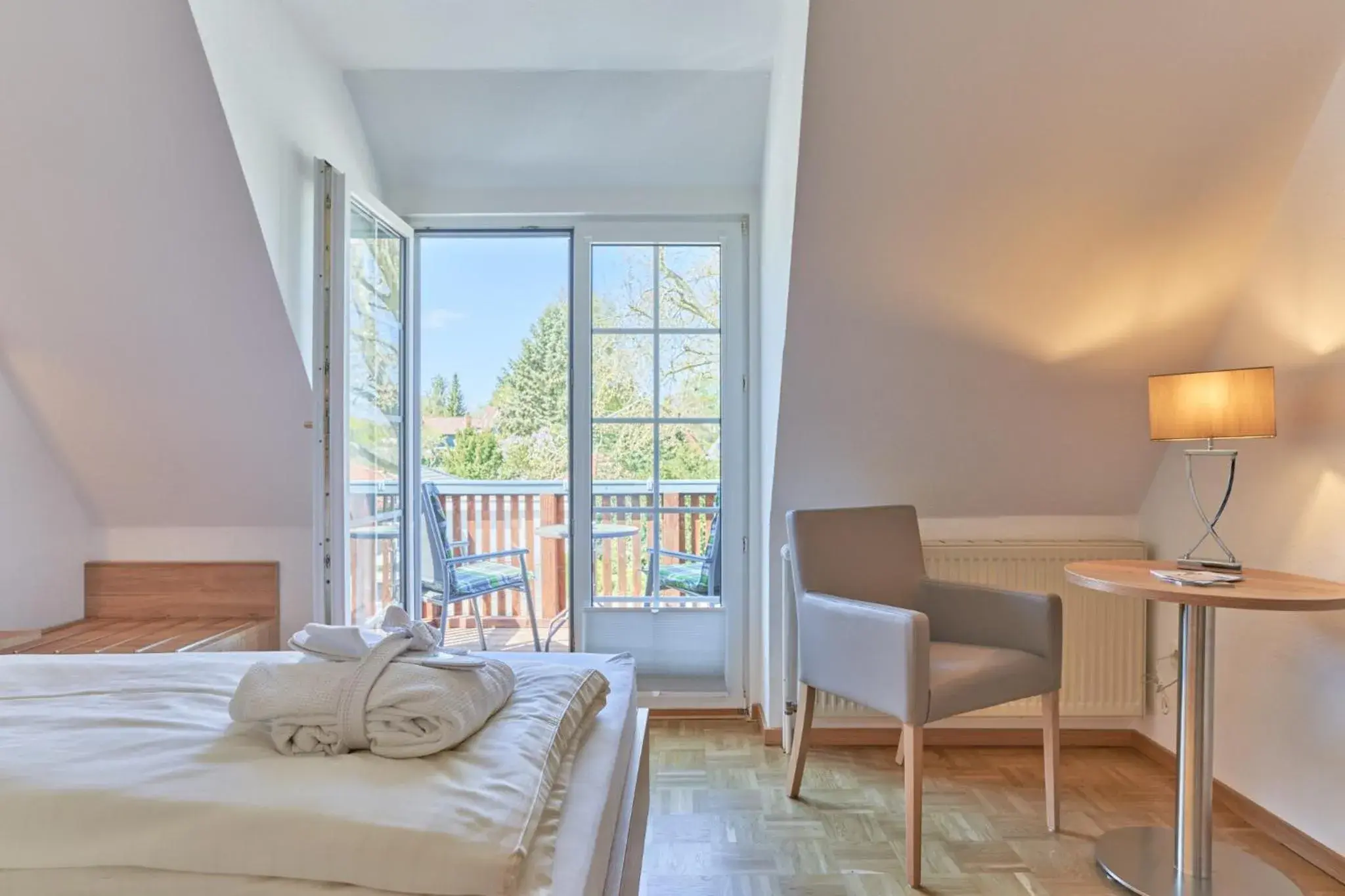 Bedroom, Seating Area in Hotel Weisser Hof