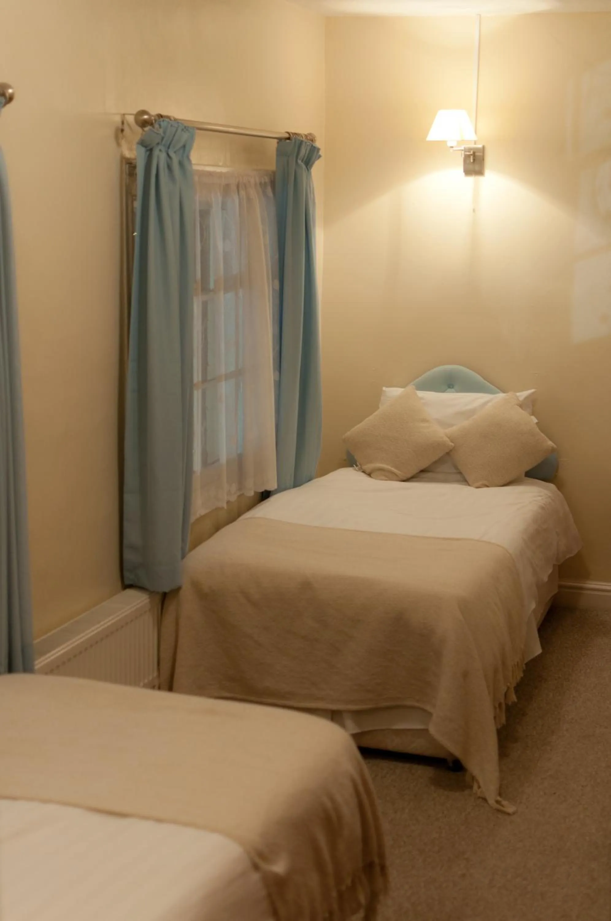 Photo of the whole room, Bed in Oak Inn