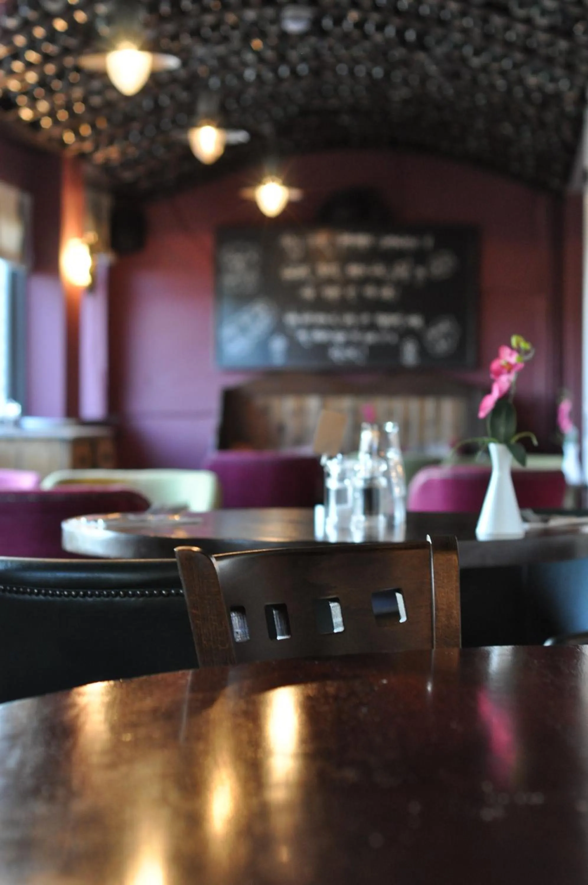 Lounge or bar in Oak Inn