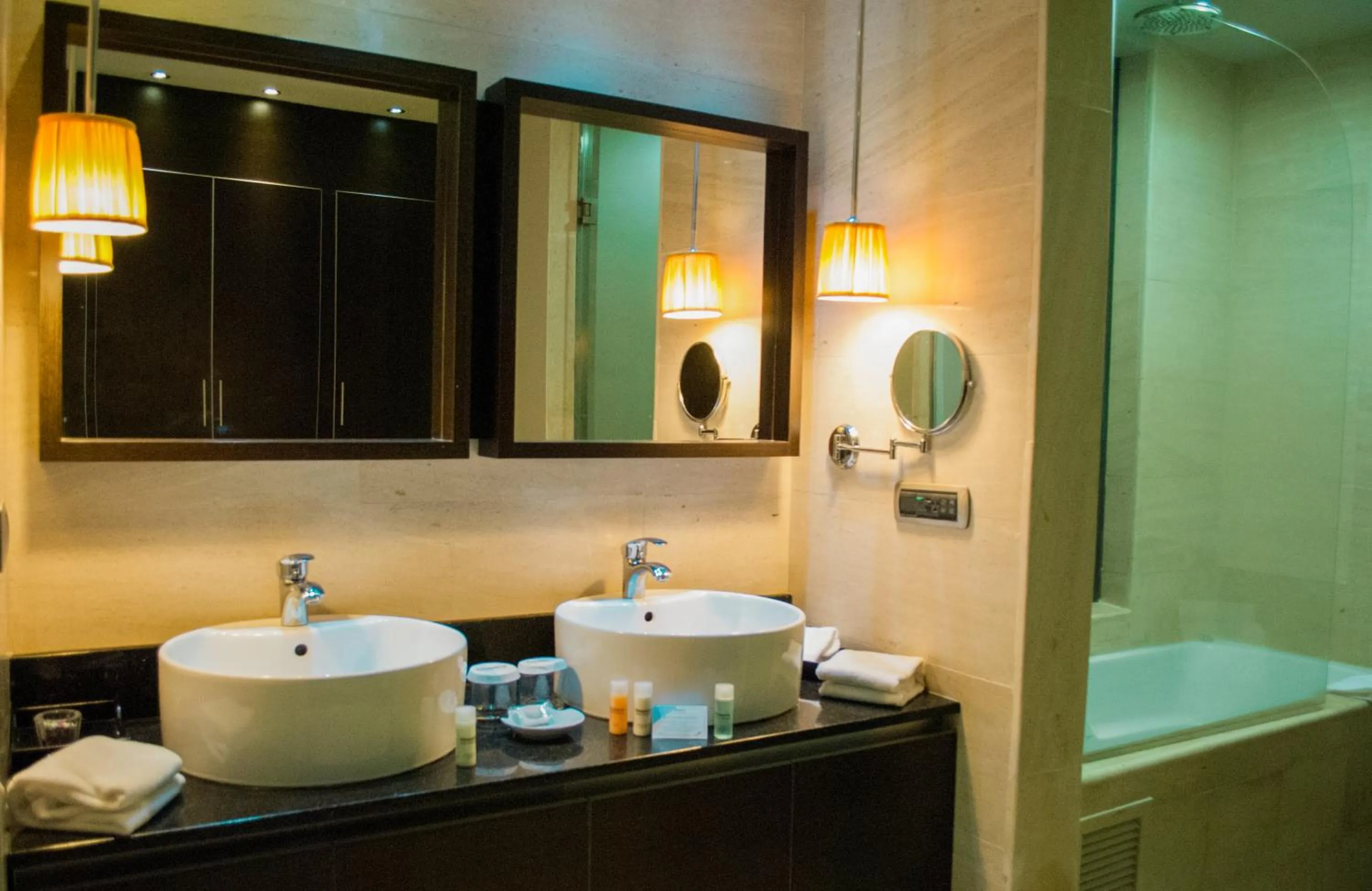 Bathroom in Hesperia WTC Valencia