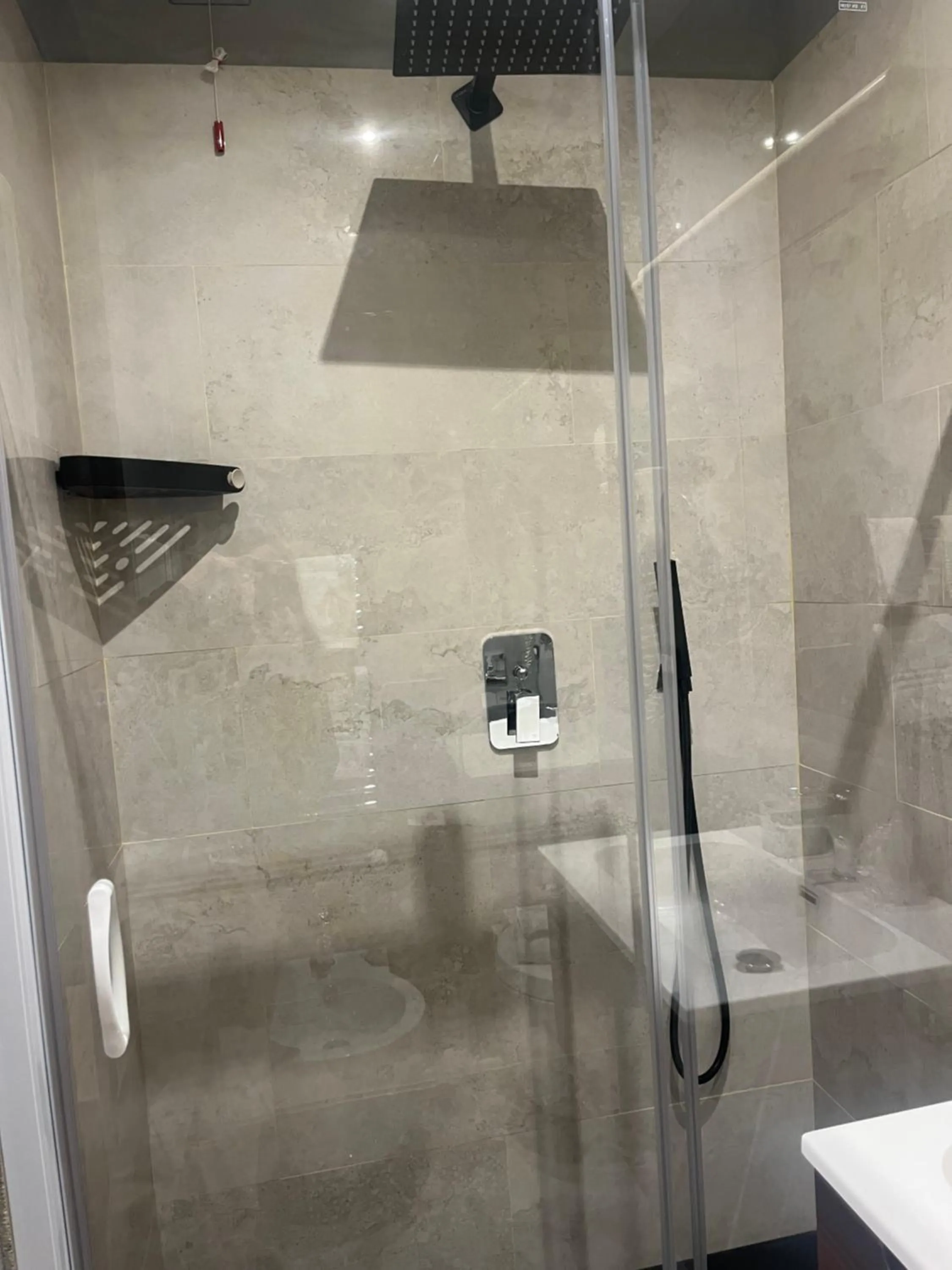 Shower in Hotel Veronese