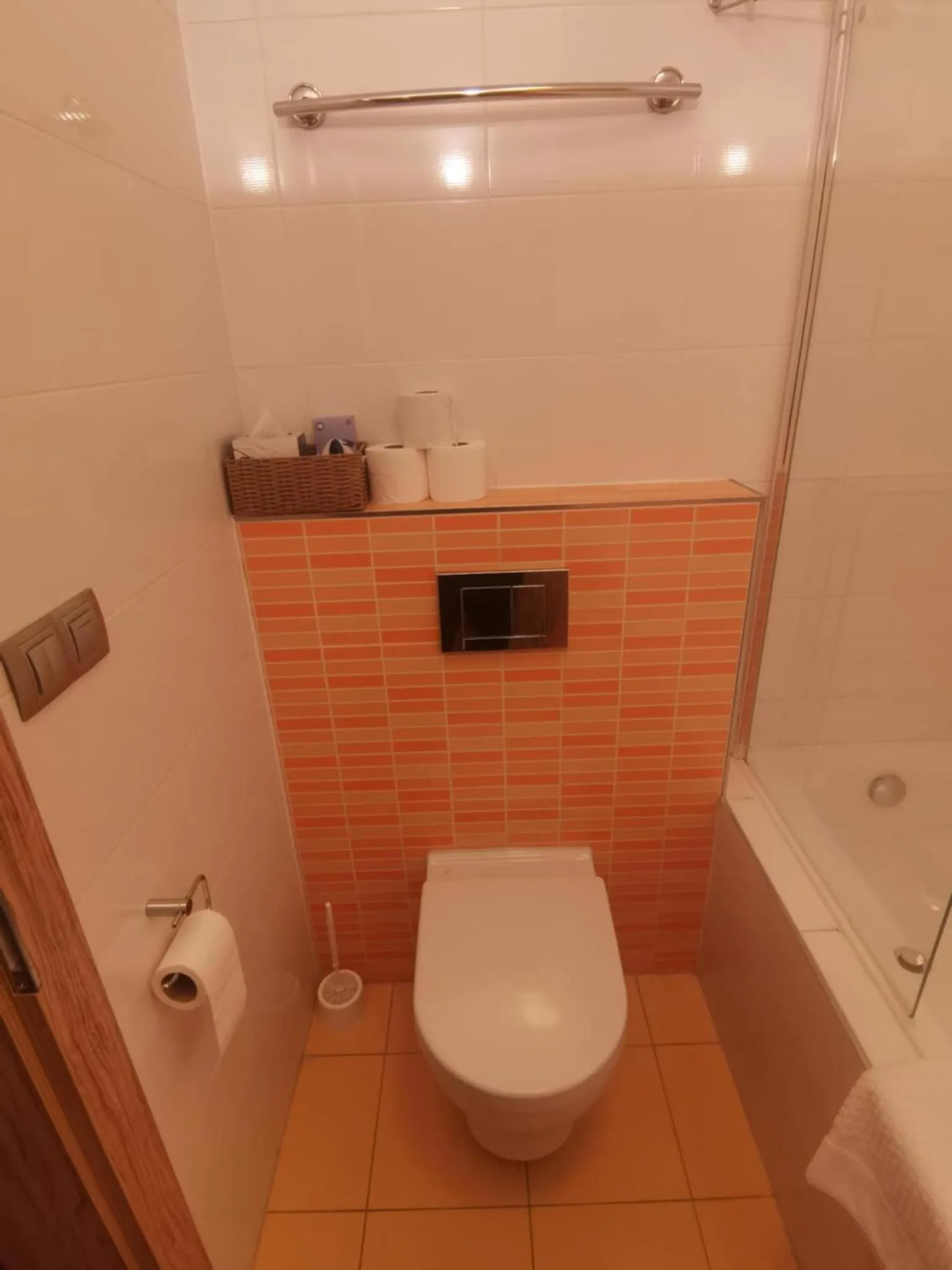 Toilet in Hotel Monde