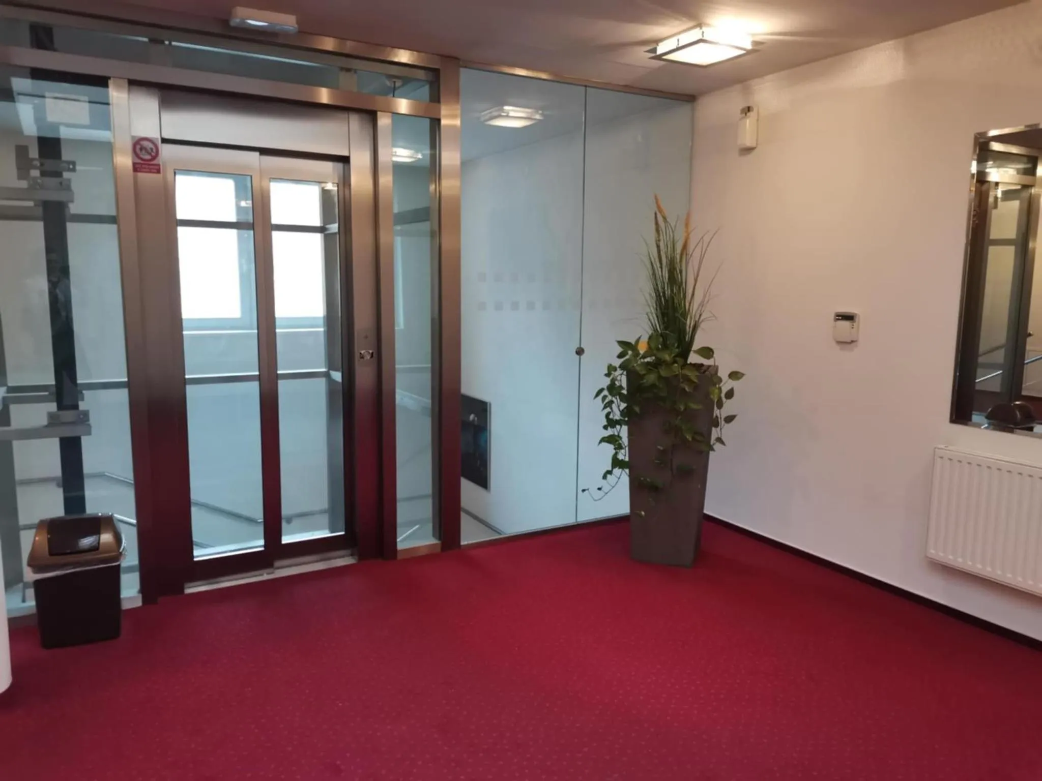 elevator in Hotel Monde