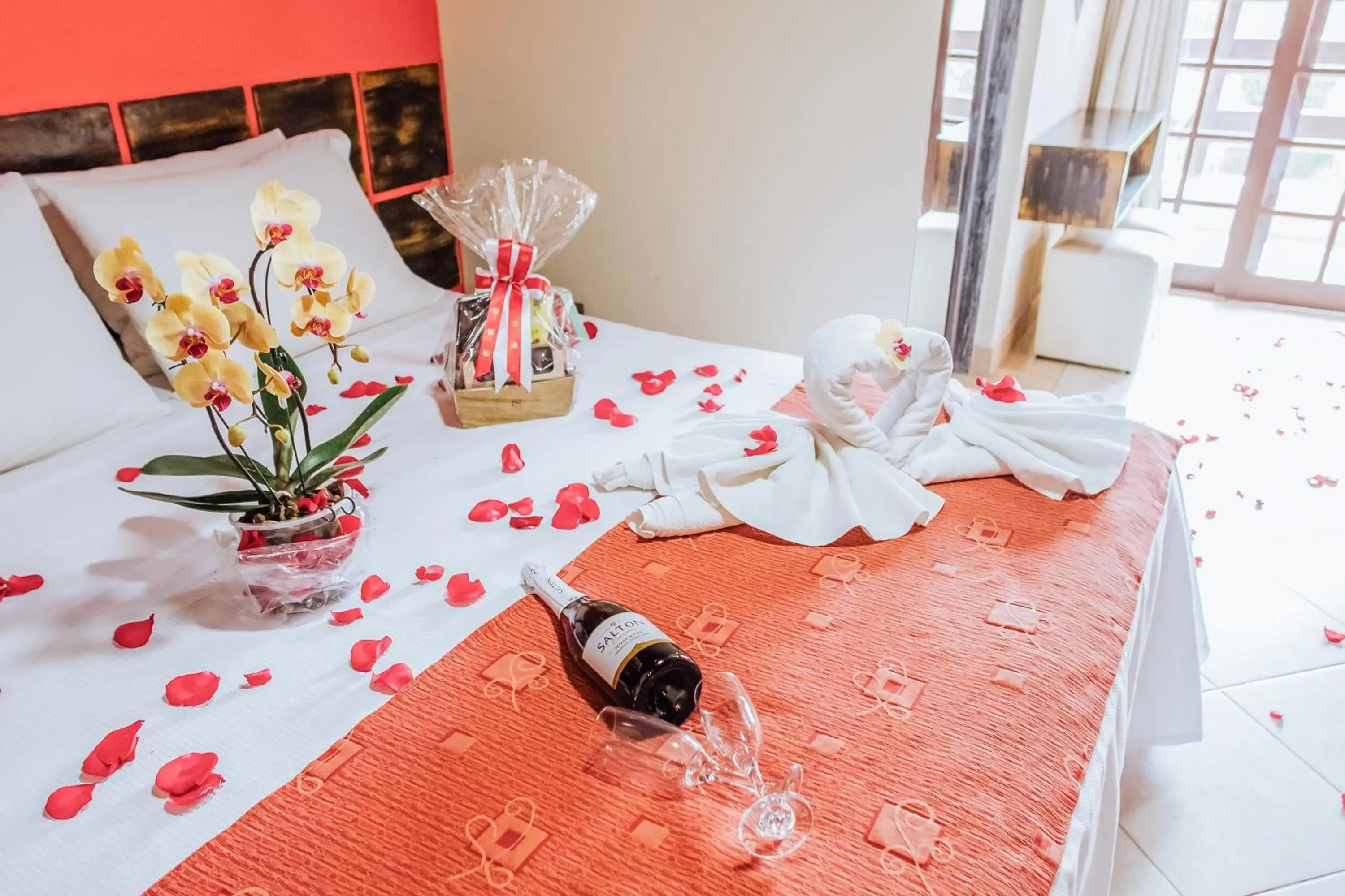 wedding, Bed in VELINN Pousada Casa de Pedra Ilhabela wedding, Bed in VELINN Pousada Casa de Pedra Ilhabela