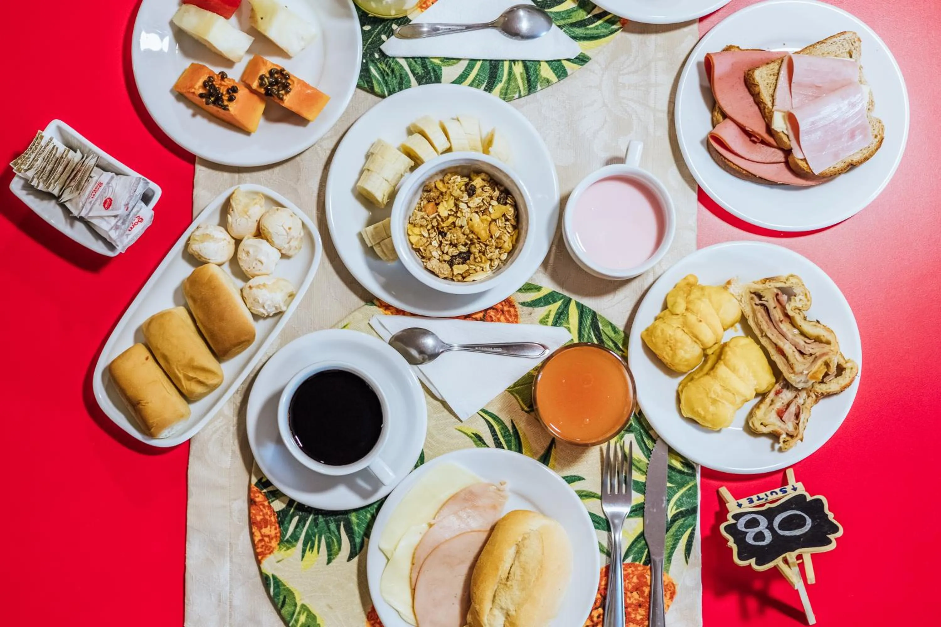 Food and drinks in VELINN Pousada Casa de Pedra Ilhabela