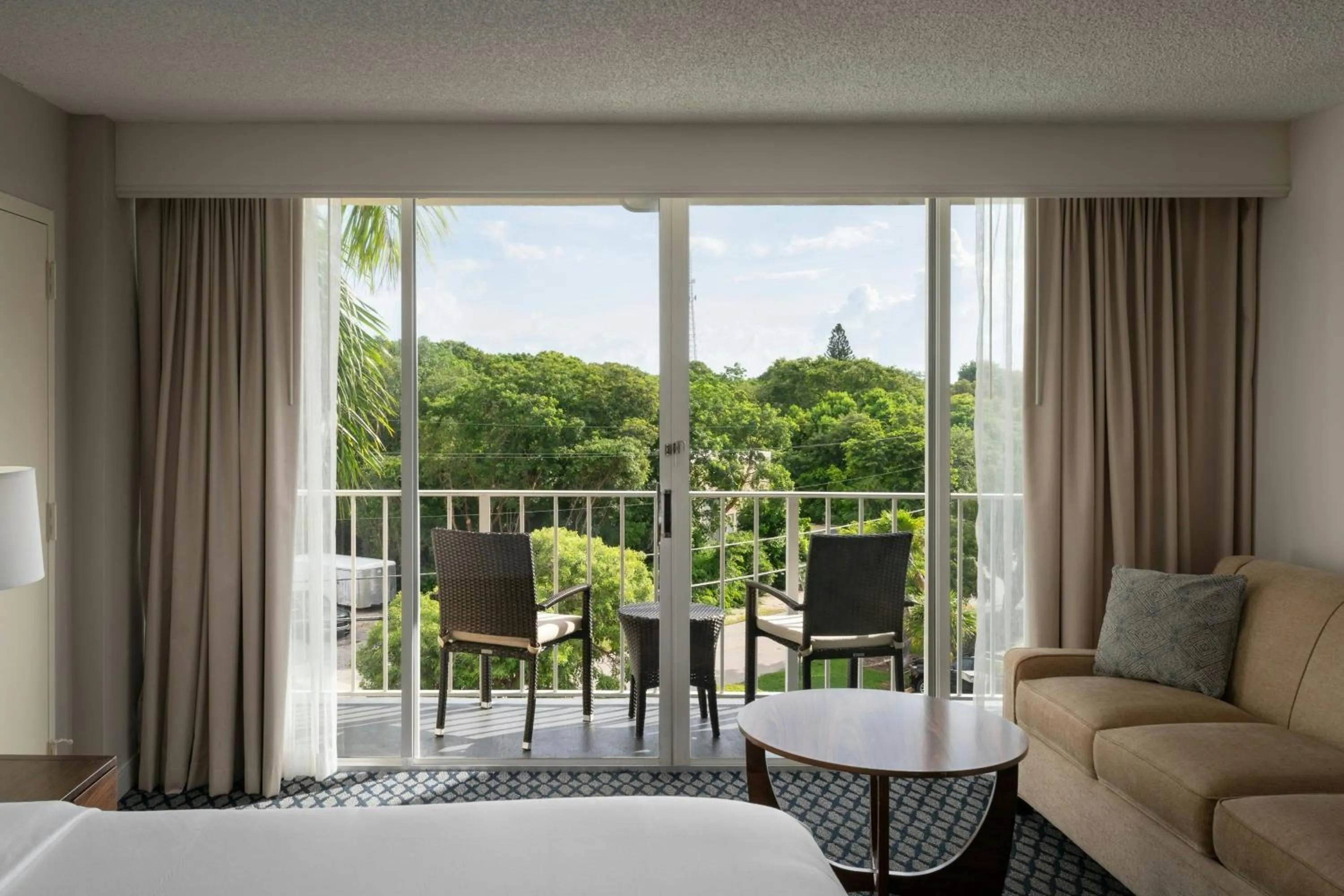 Photo of the whole room, Bed in Courtyard by Marriott Key Largo