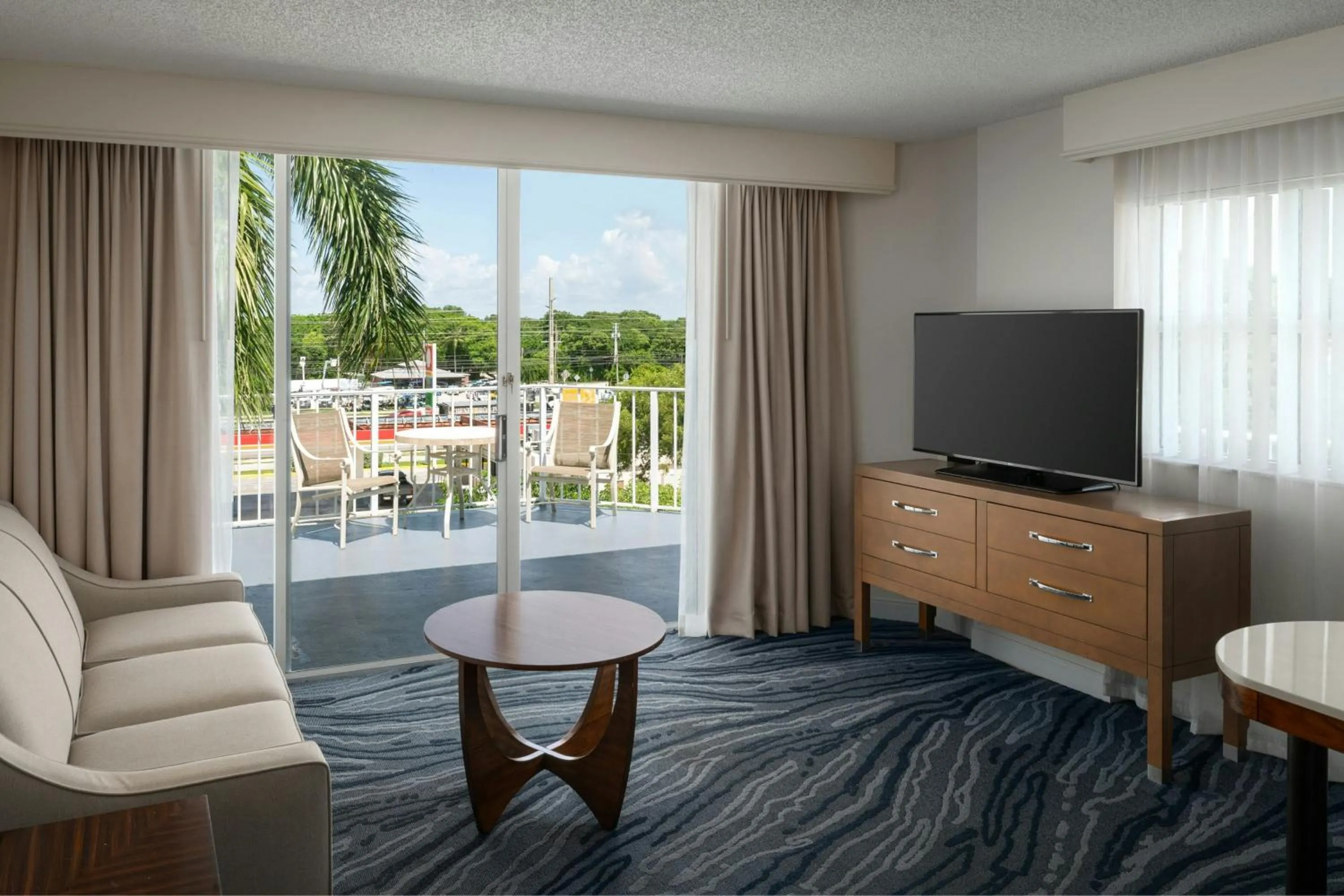 Living room in Courtyard by Marriott Key Largo