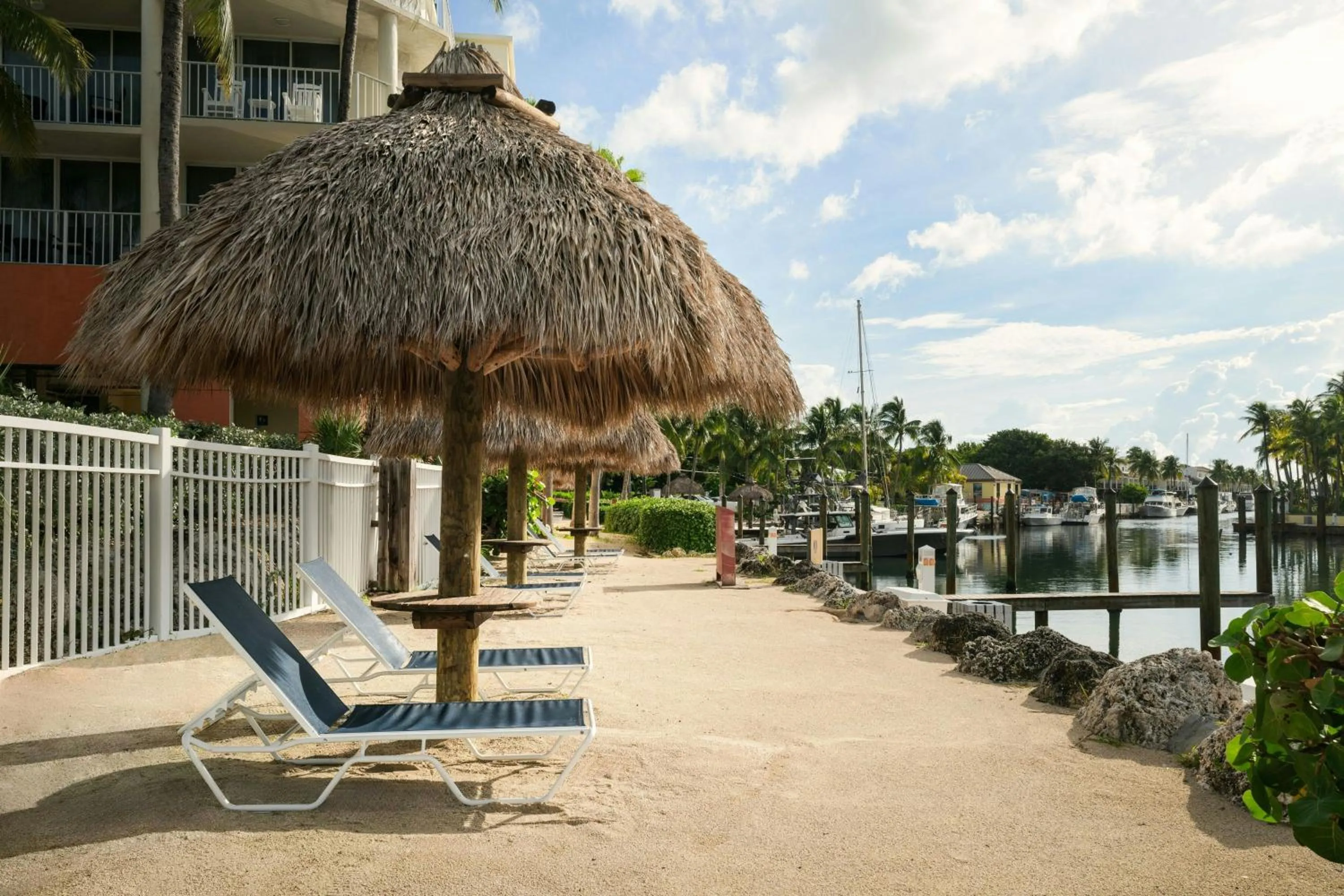 Lounge or bar in Courtyard by Marriott Key Largo