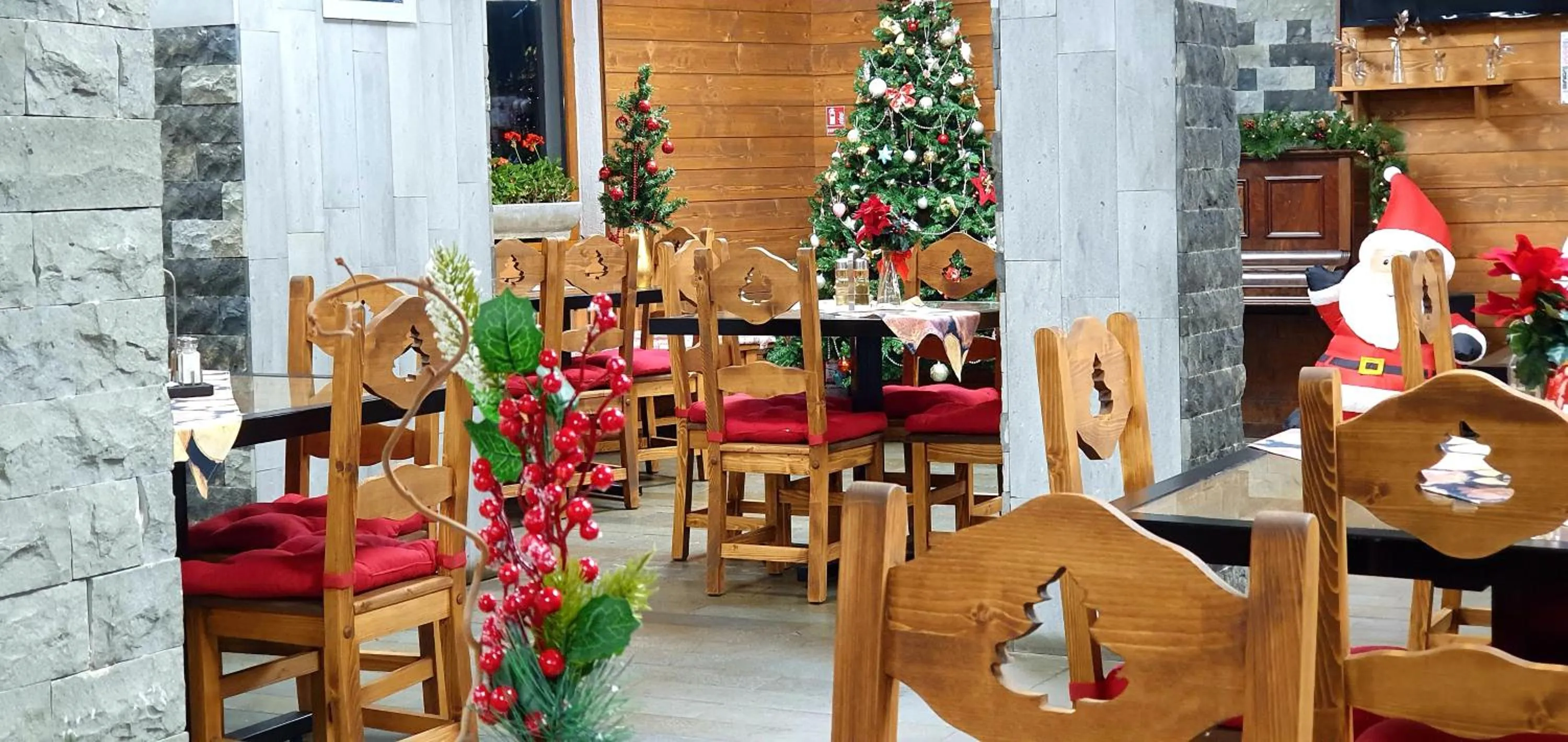 Restaurant/places to eat in Hotel Superski