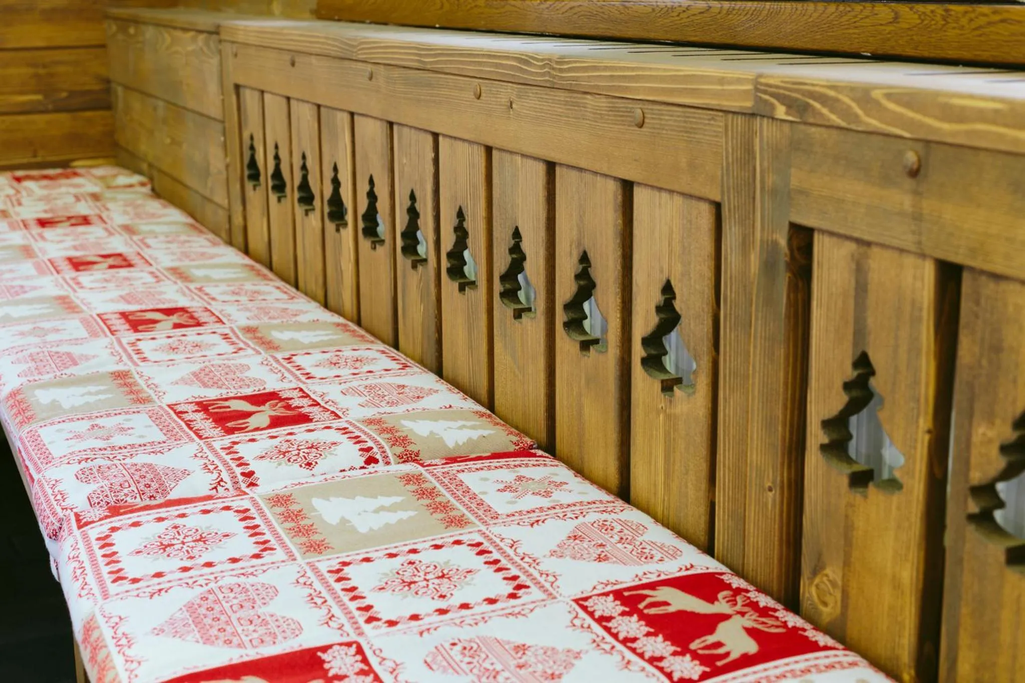 Restaurant/places to eat, Bed in Hotel Superski
