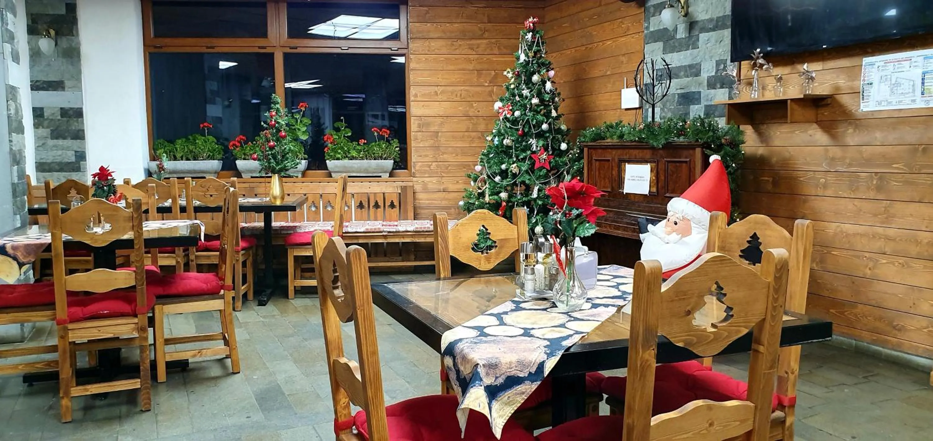 Restaurant/places to eat in Hotel Superski