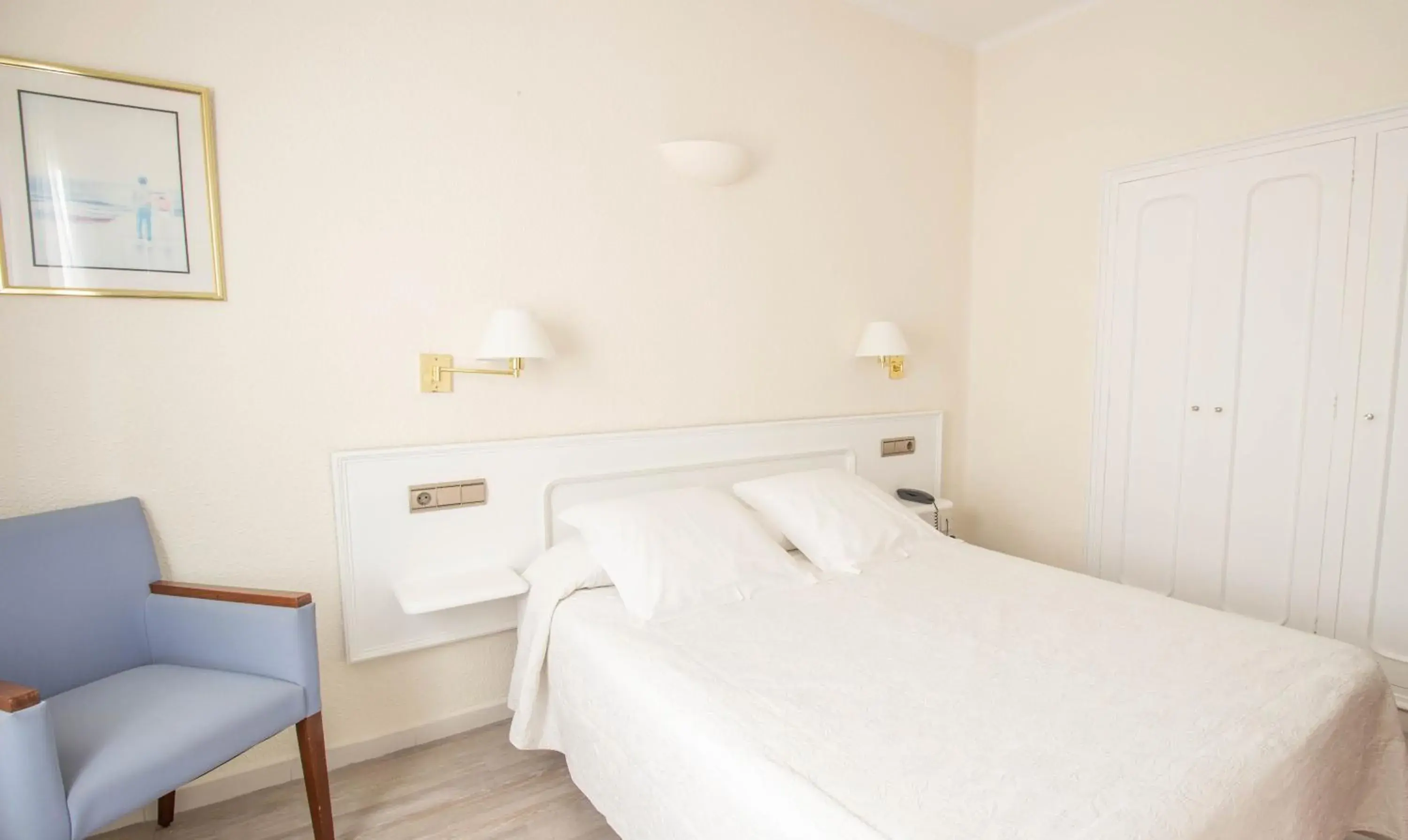 Interior Double or Twin Room in Hotel Llafranch Interior Double or Twin Room in Hotel Llafranch