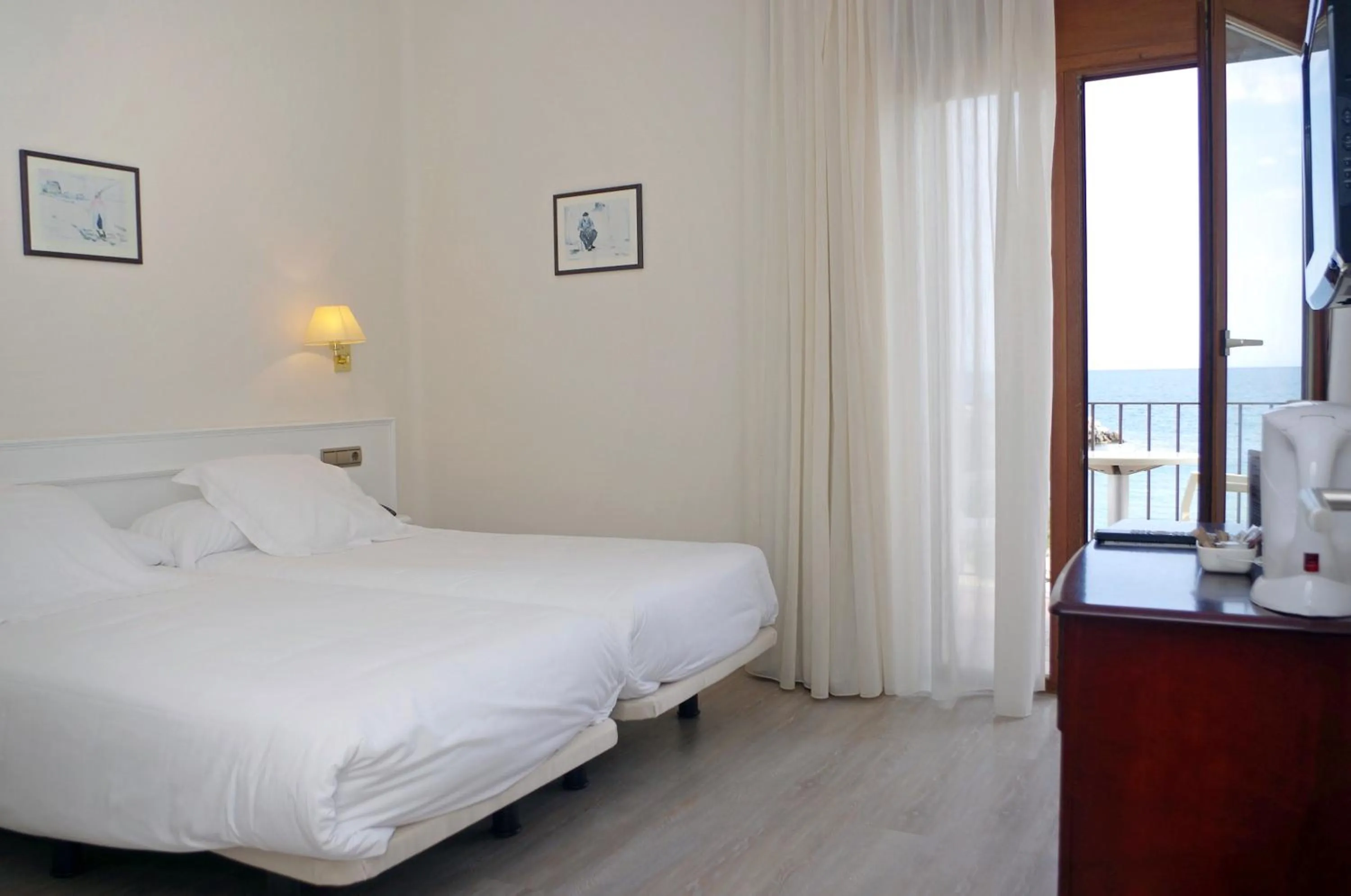 Bed in Hotel Llafranch