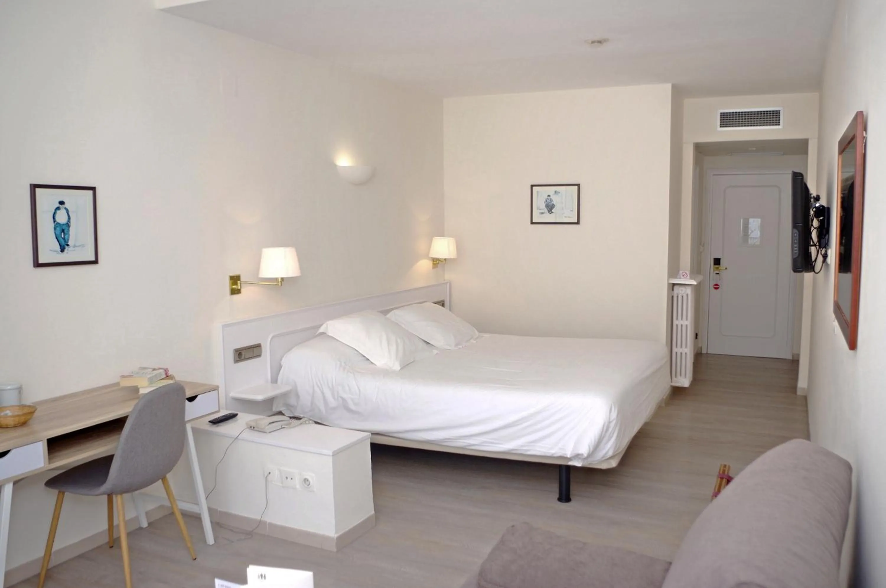 Bed in Hotel Llafranch