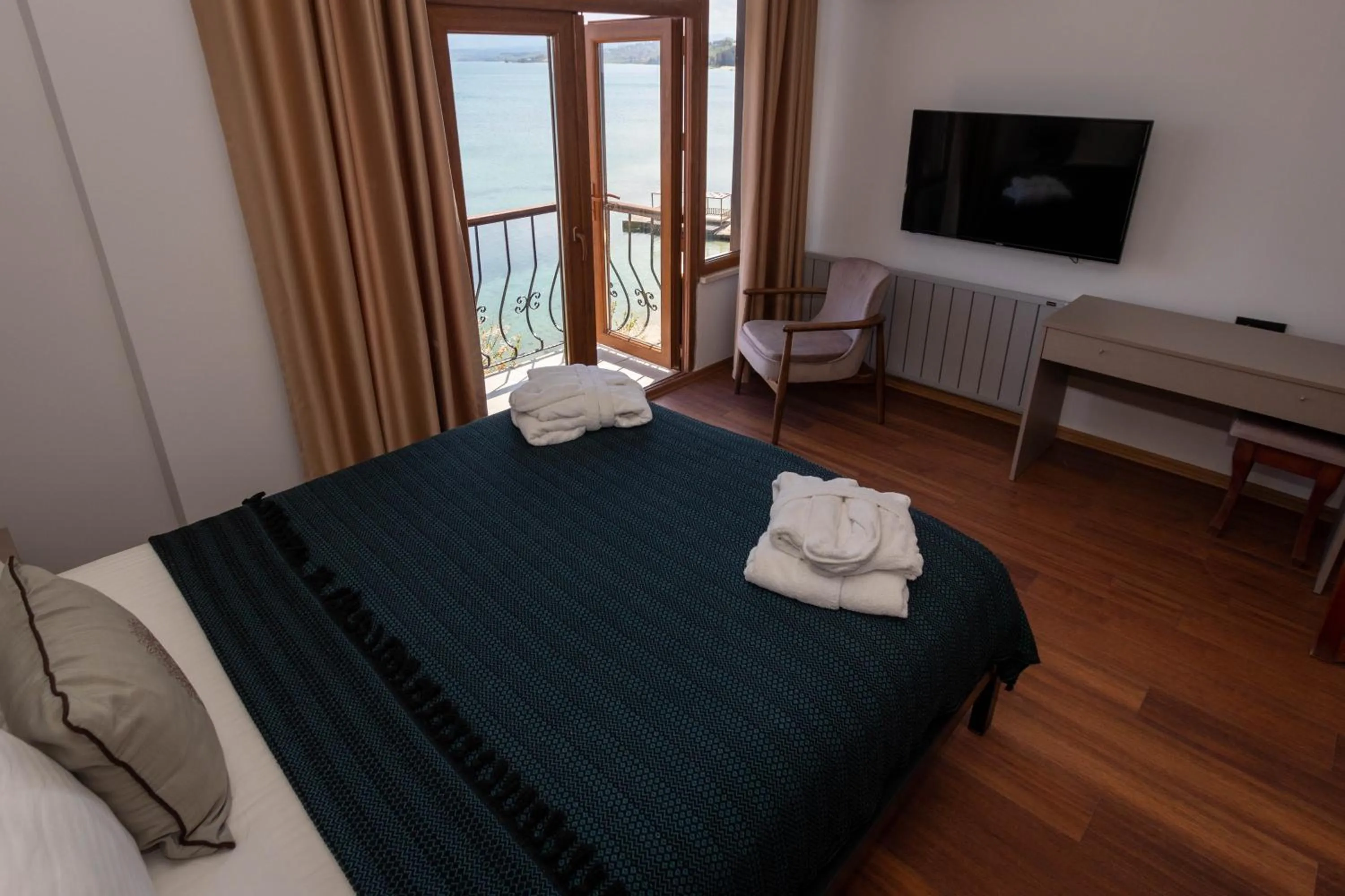 View (from property/room), Bed in Sinop Antik Otel