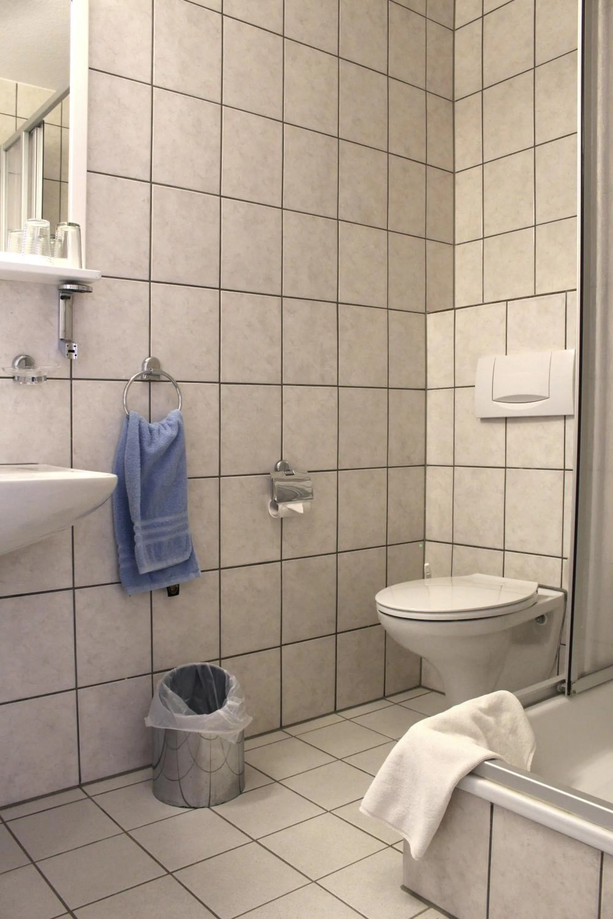 Bathroom in Hotel Haarener Hof