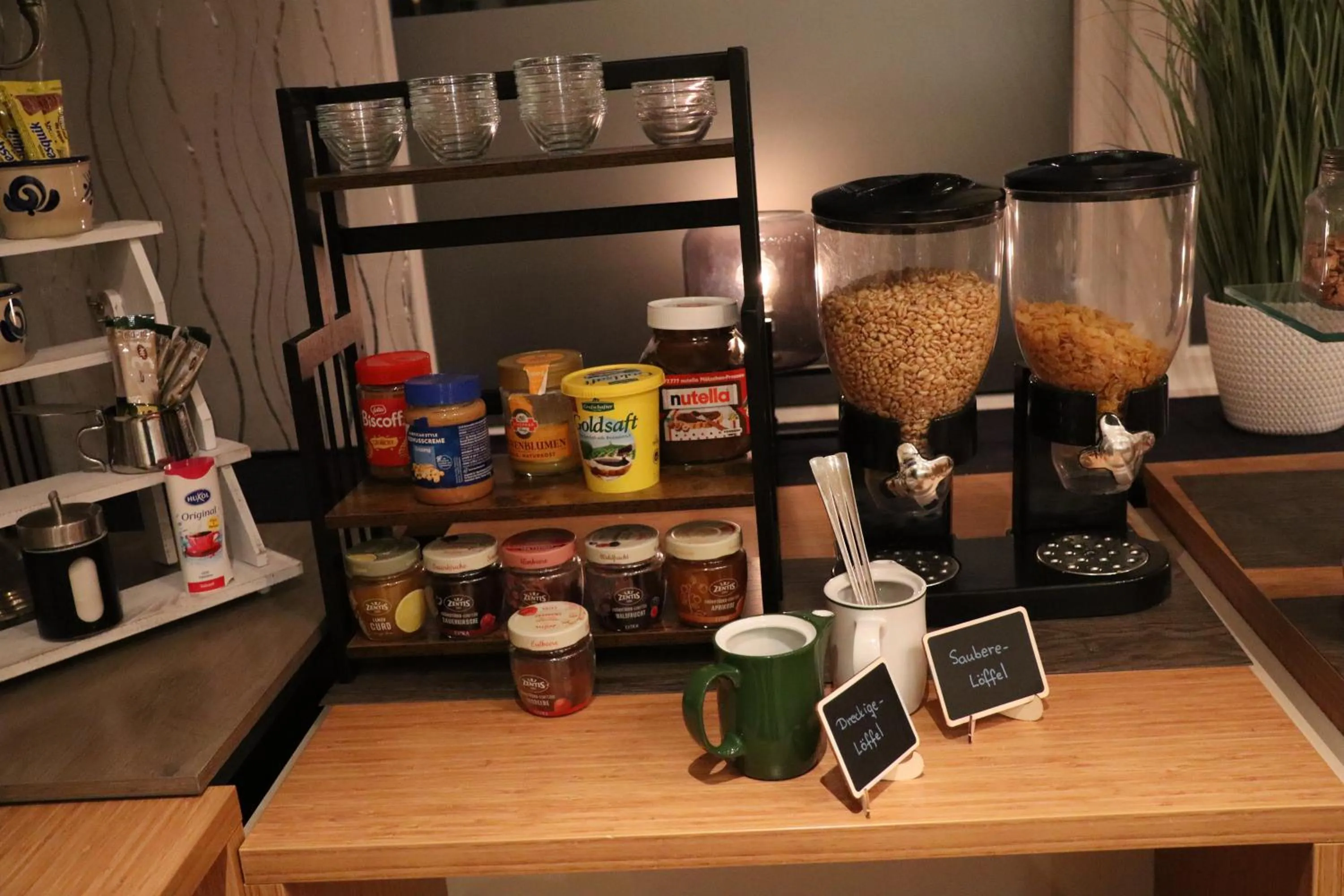 Buffet breakfast in Hotel Haarener Hof