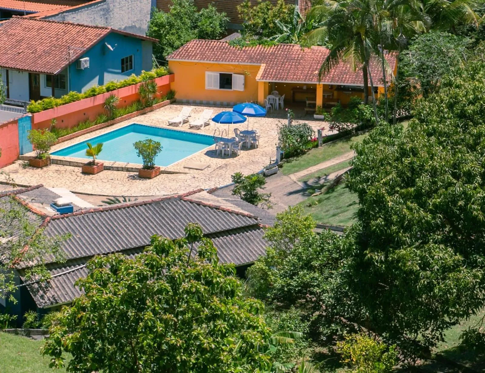 Swimming pool in Pousada Sol do Araçá
