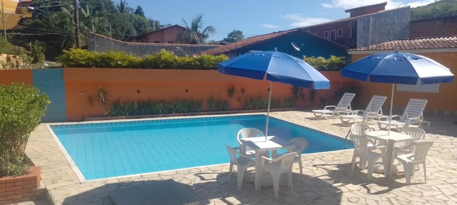 Pool view in Pousada Sol do Araçá