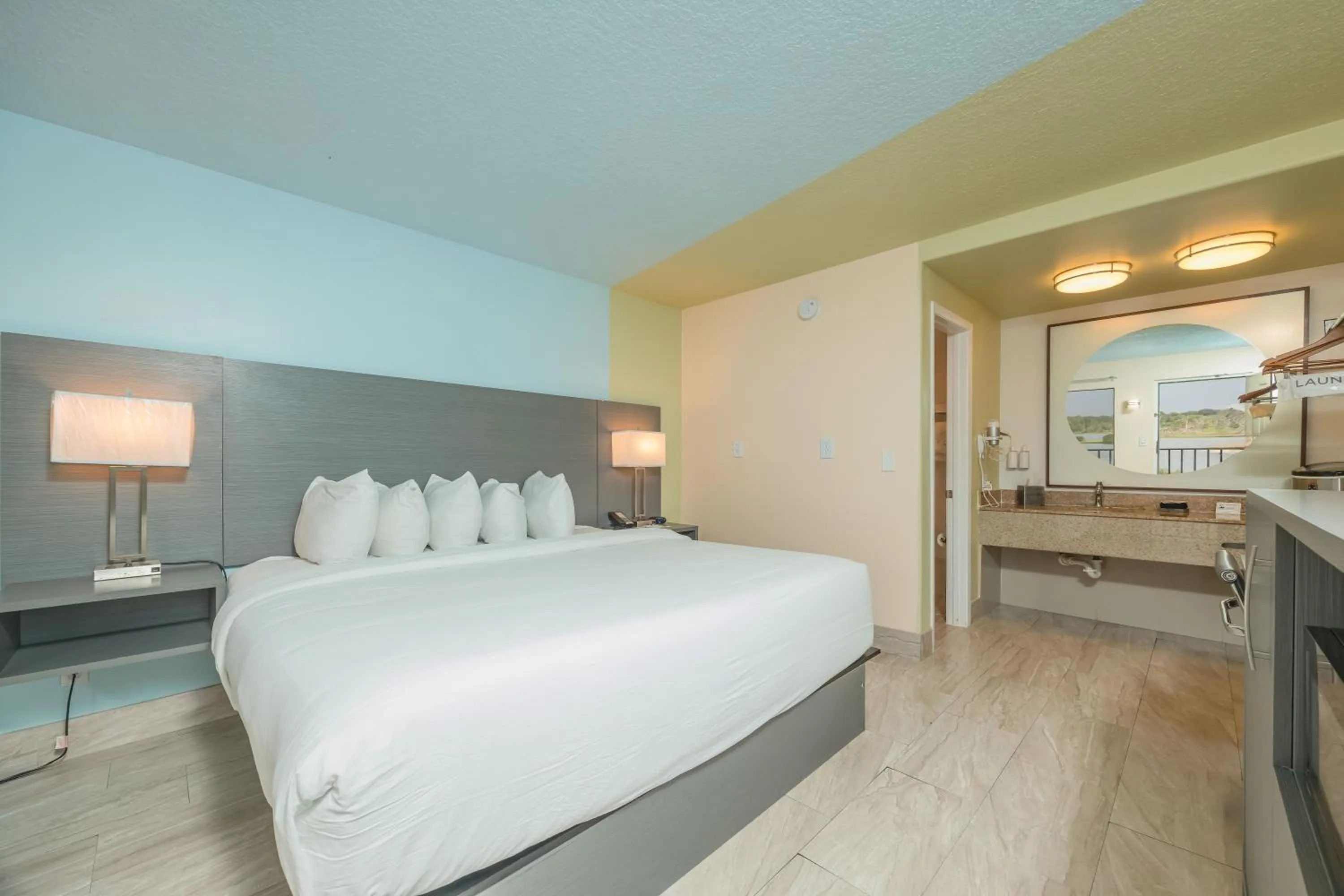 Photo of the whole room, Bed in The Ponce St. Augustine Hotel