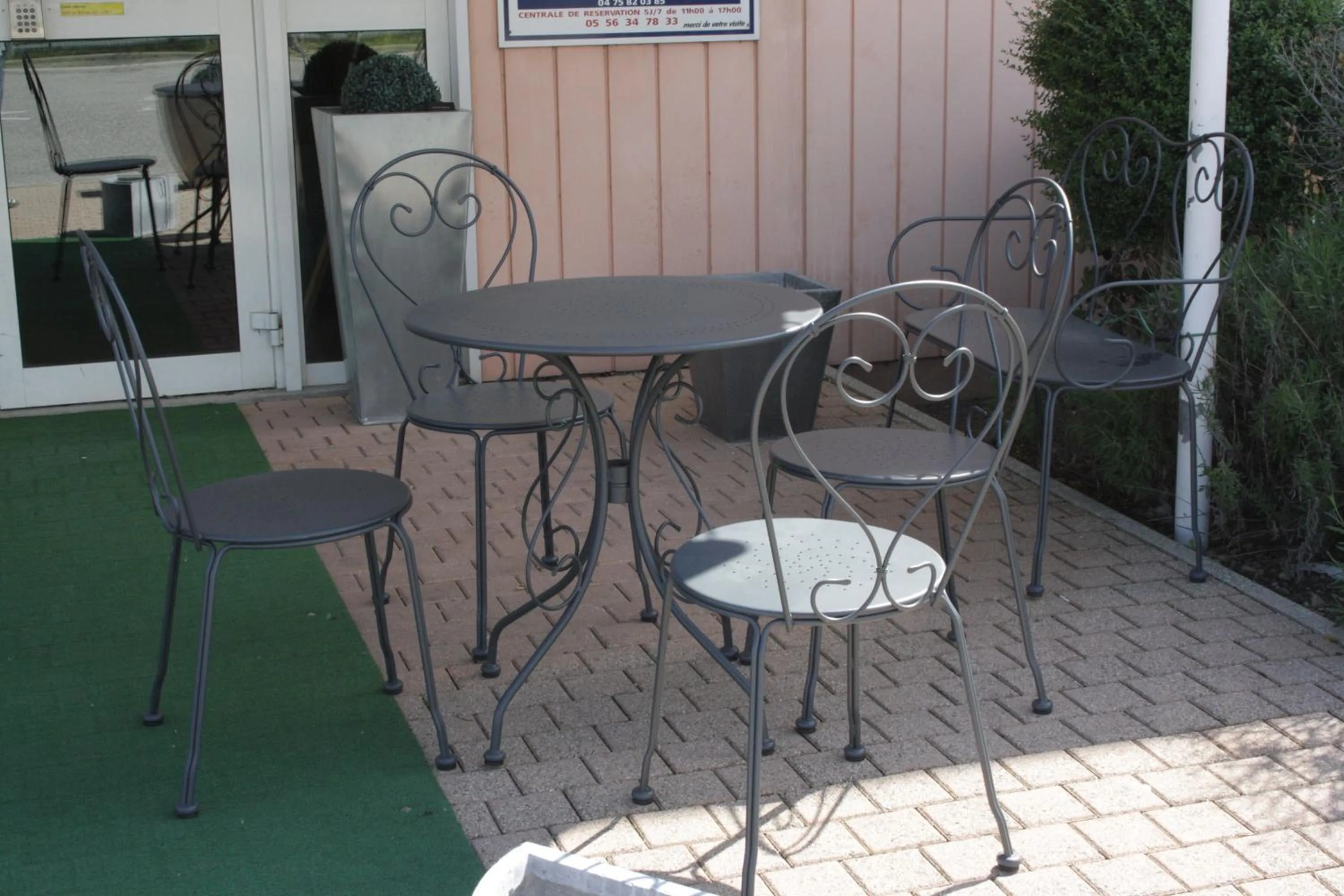 Patio in Hôtel Quick Palace Valence Nord