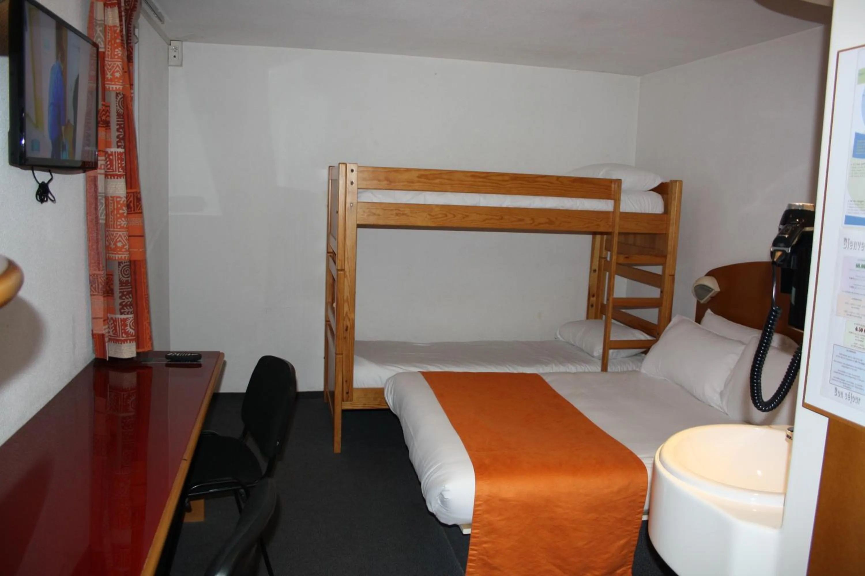 Photo of the whole room, Bed in Hôtel Quick Palace Valence Nord