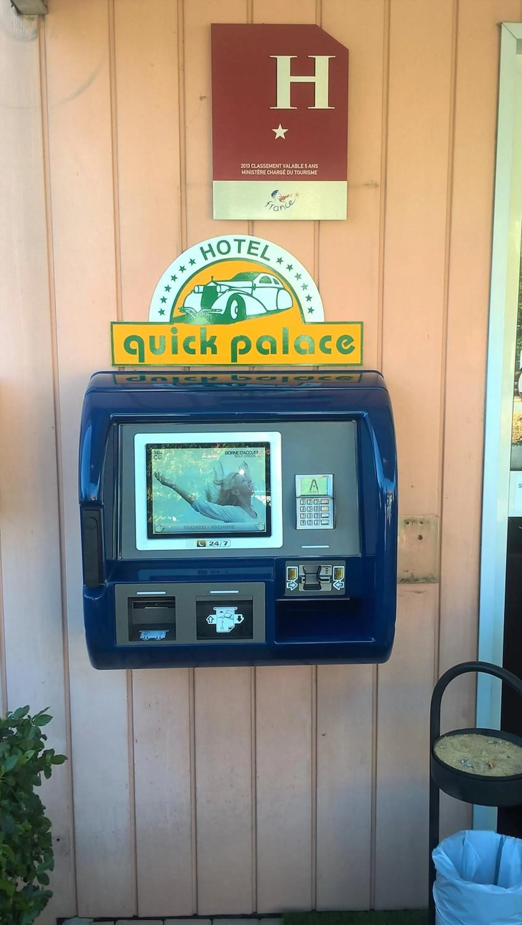 Logo/Certificate/Sign in Hôtel Quick Palace Valence Nord