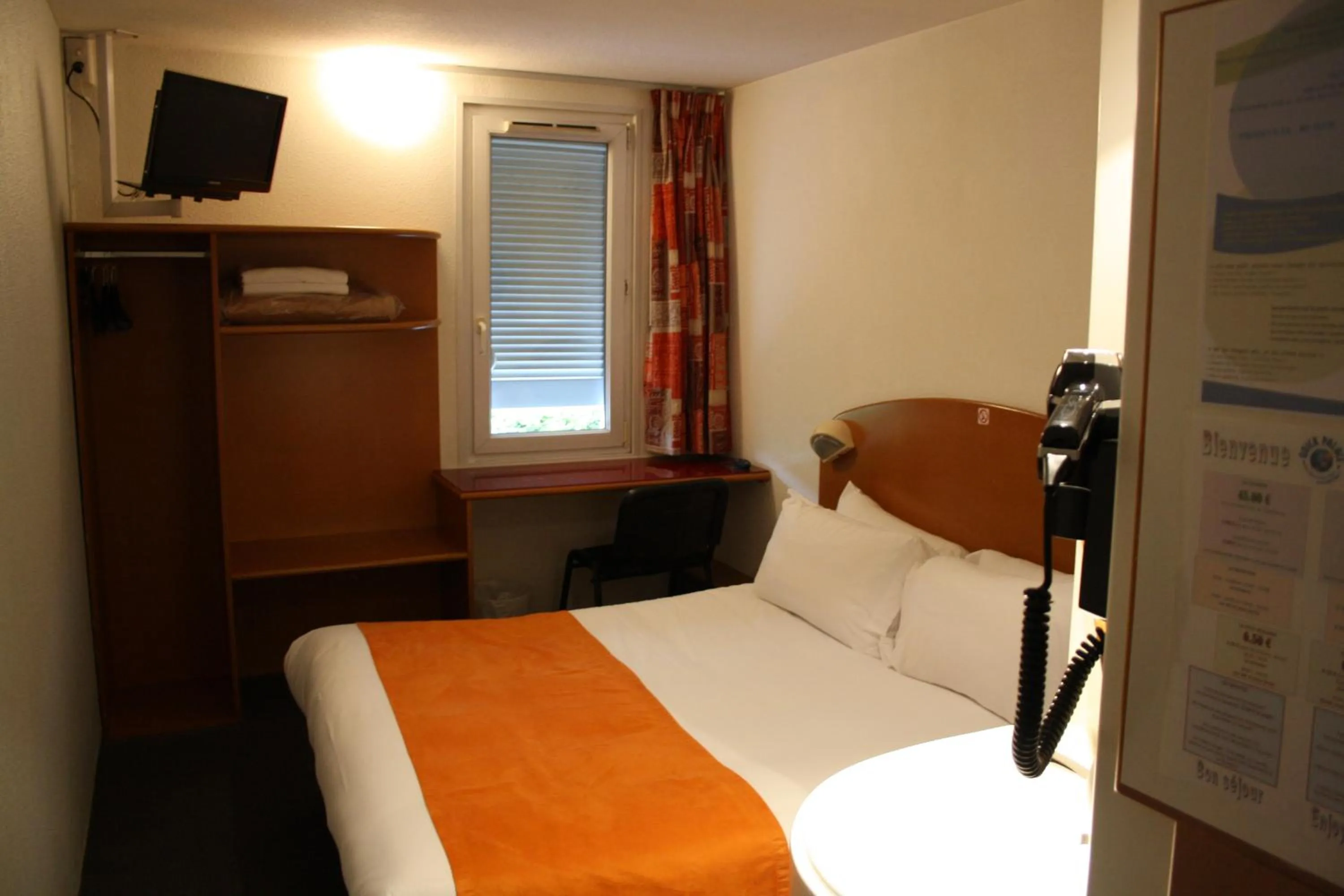 Photo of the whole room, Bed in Hôtel Quick Palace Valence Nord
