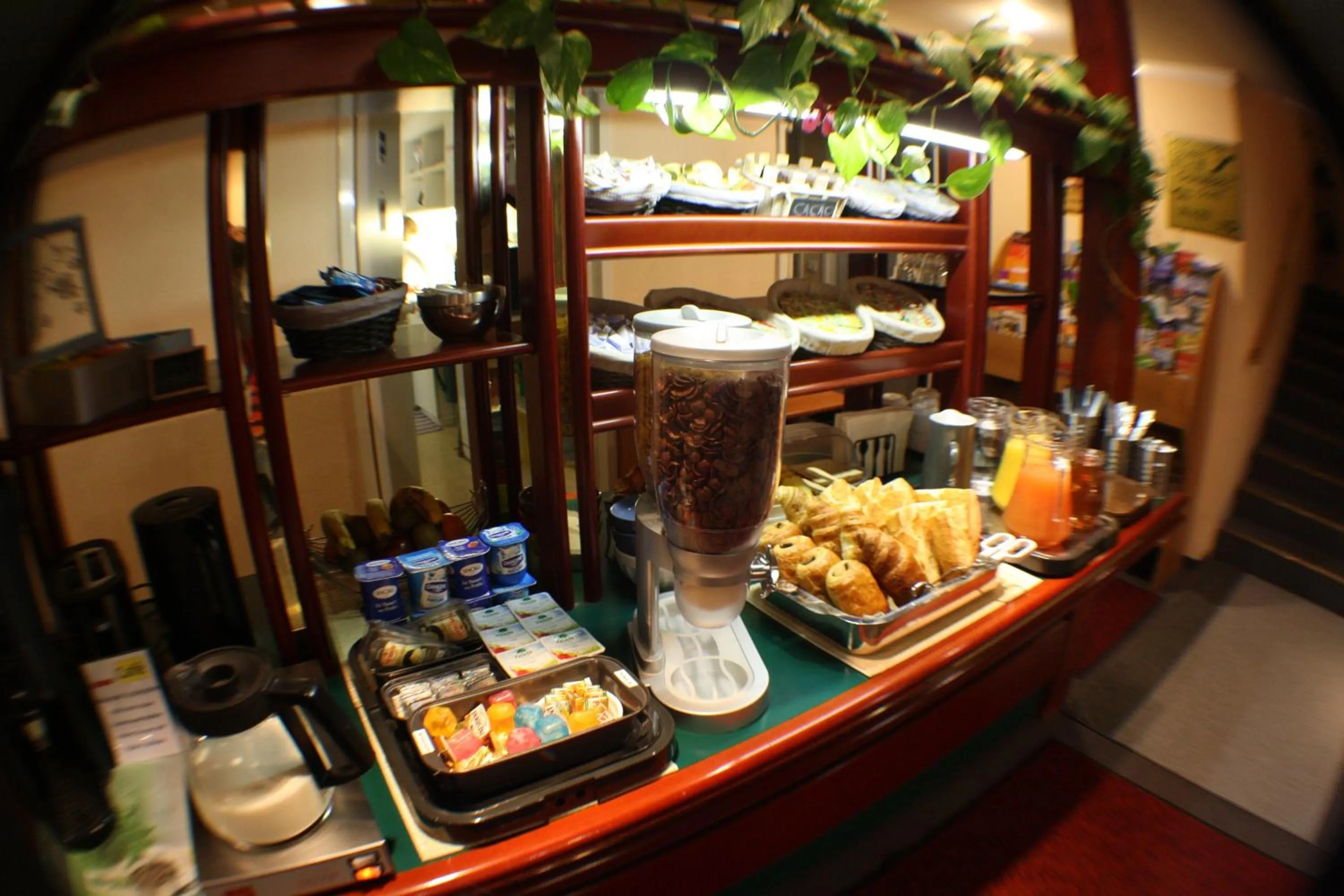 Buffet breakfast in Hôtel Quick Palace Valence Nord