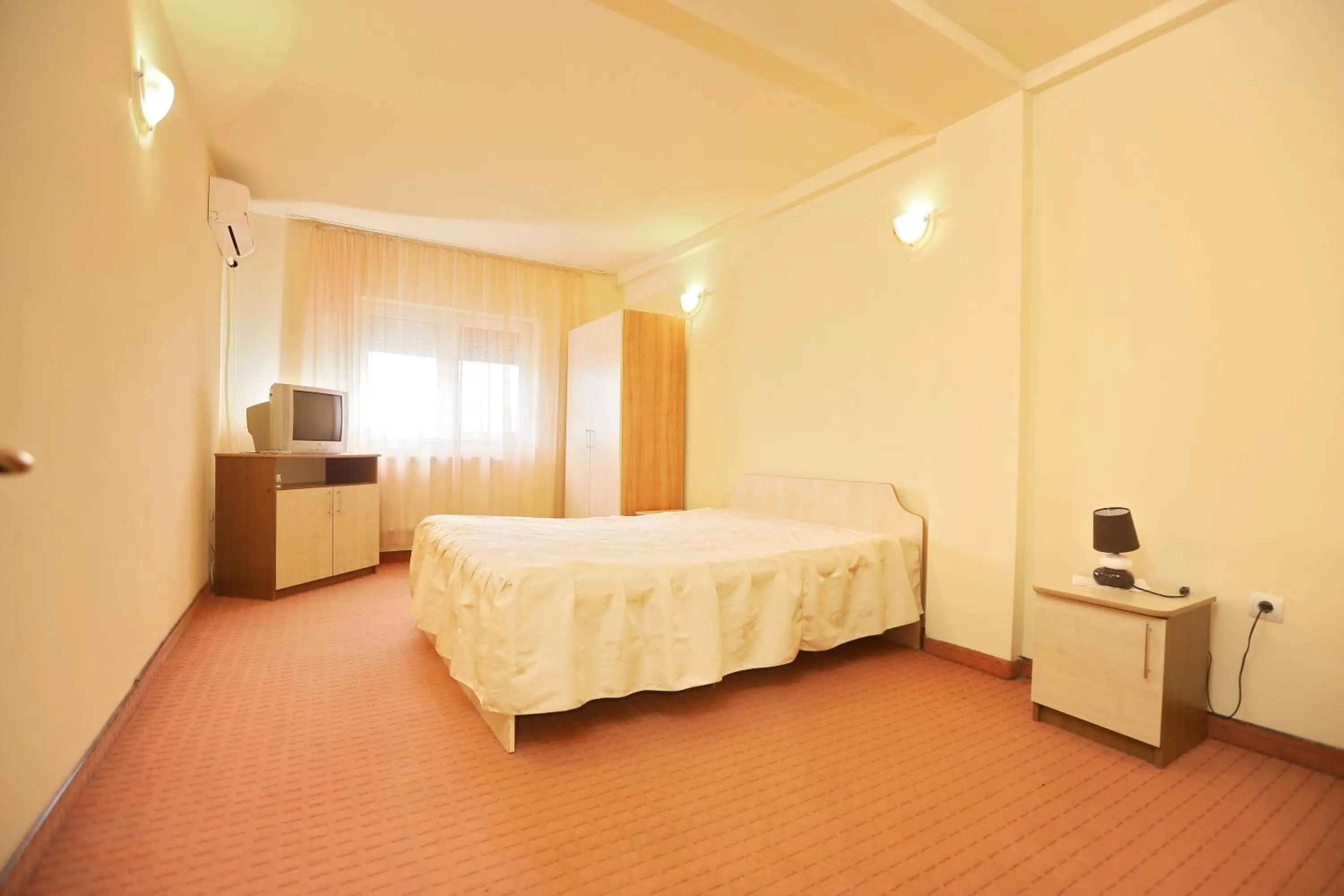 Photo of the whole room, Bed in Hotel Class