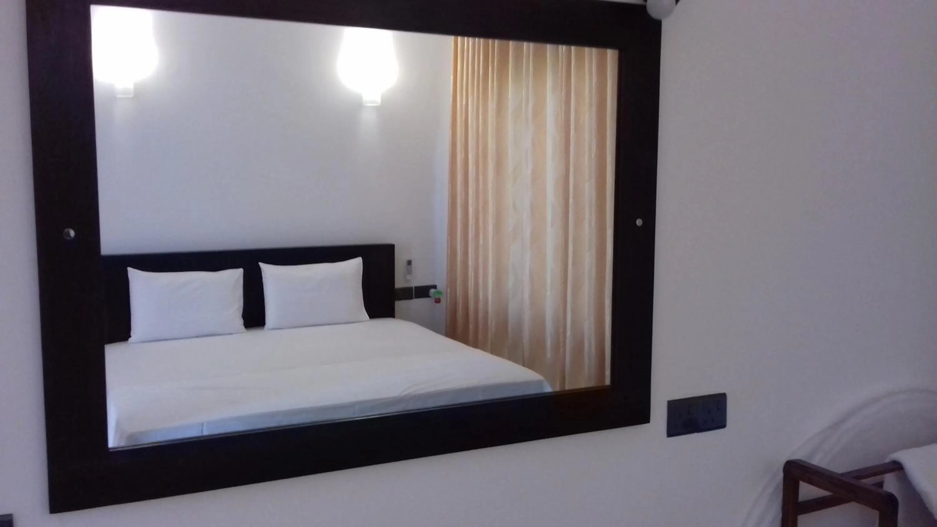 Photo of the whole room, Bed in Sigiri Shen Residence