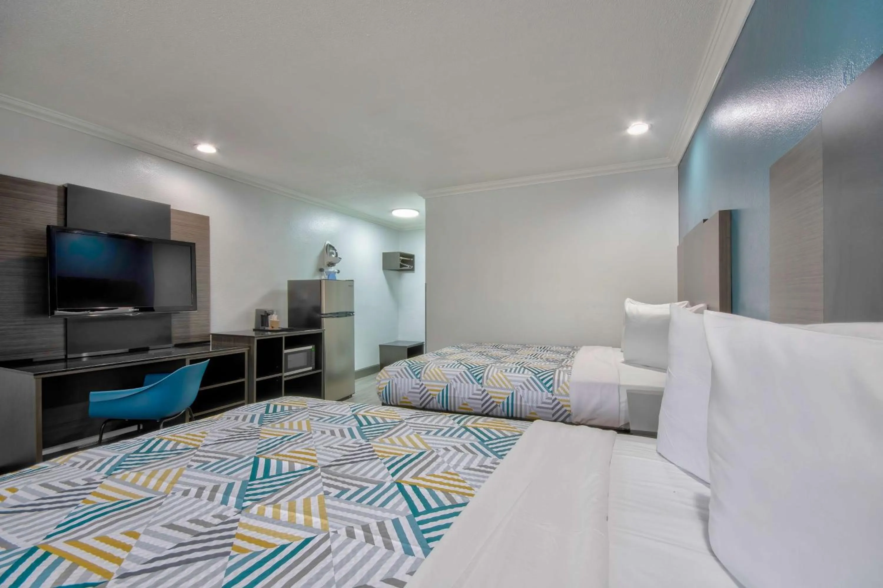 Bedroom, Bed in Studio 6 Suites San Bernardino, CA