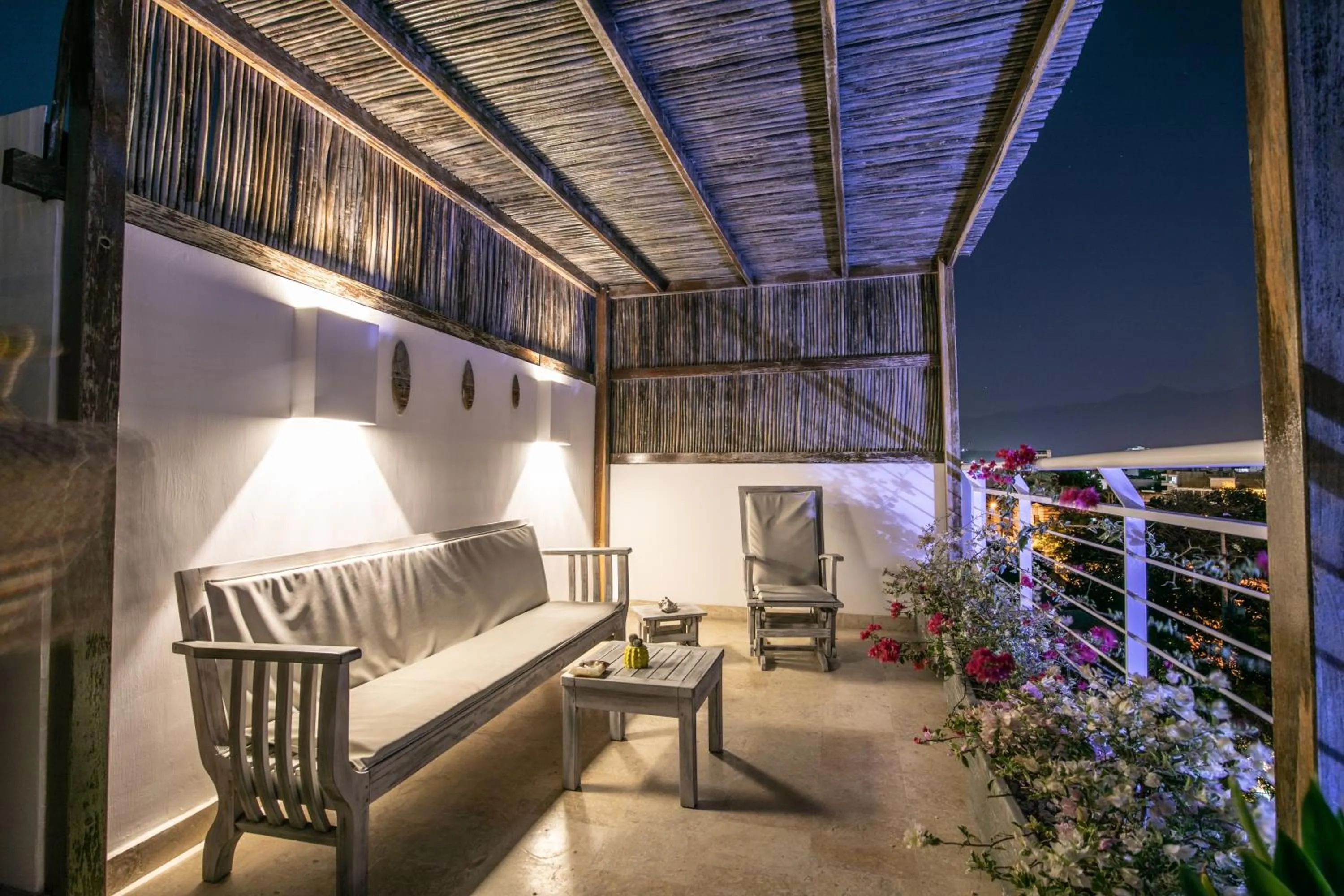 Night in El Cactus Luxury Apartments in Historic Center