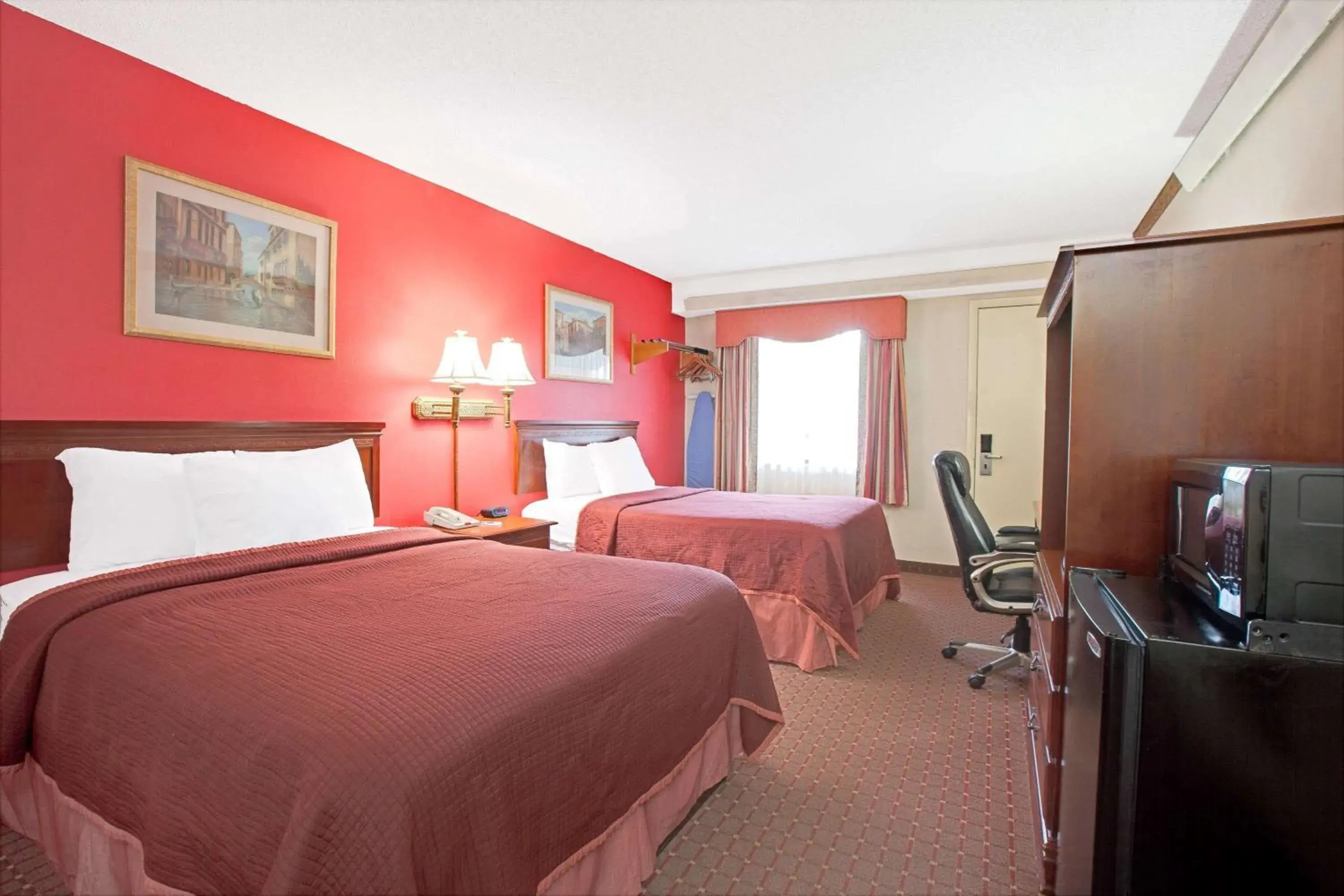 Photo of the whole room, Bed in TraveIodge by Wyndham Parsippany Photo of the whole room, Bed in TraveIodge by Wyndham Parsippany