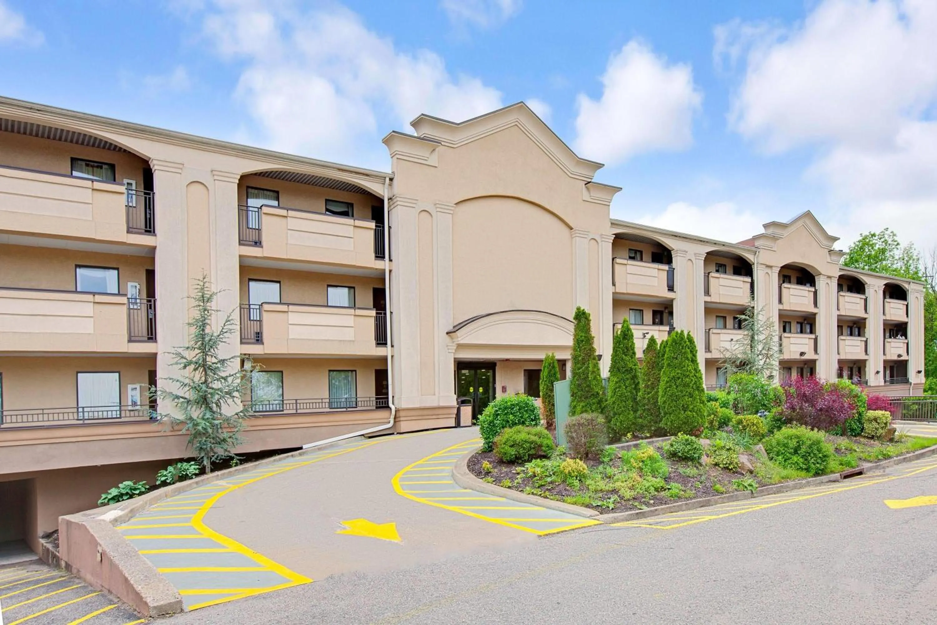 Property building in TraveIodge by Wyndham Parsippany