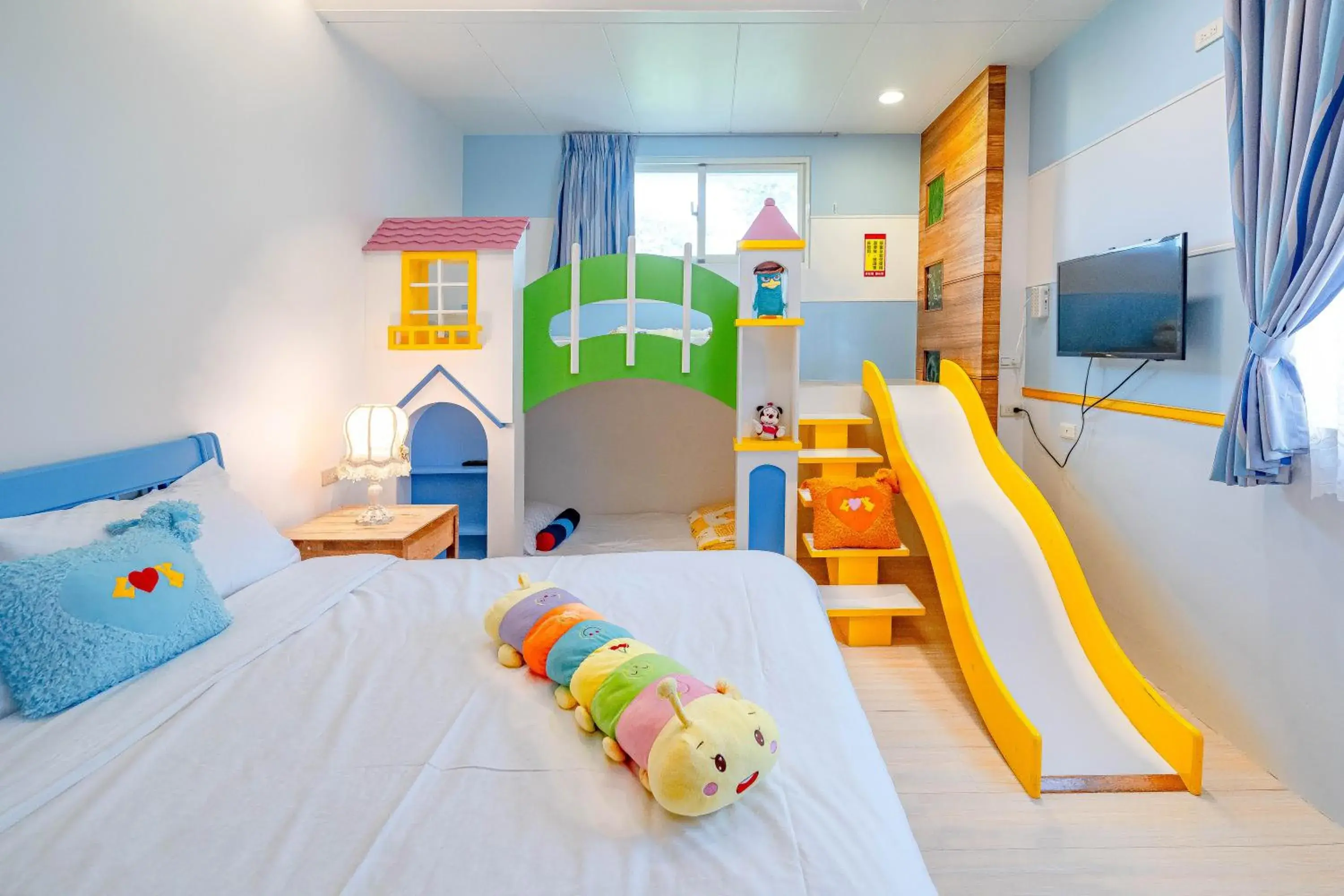 Bed in Rainbow Garden B&B Bed in Rainbow Garden B&B