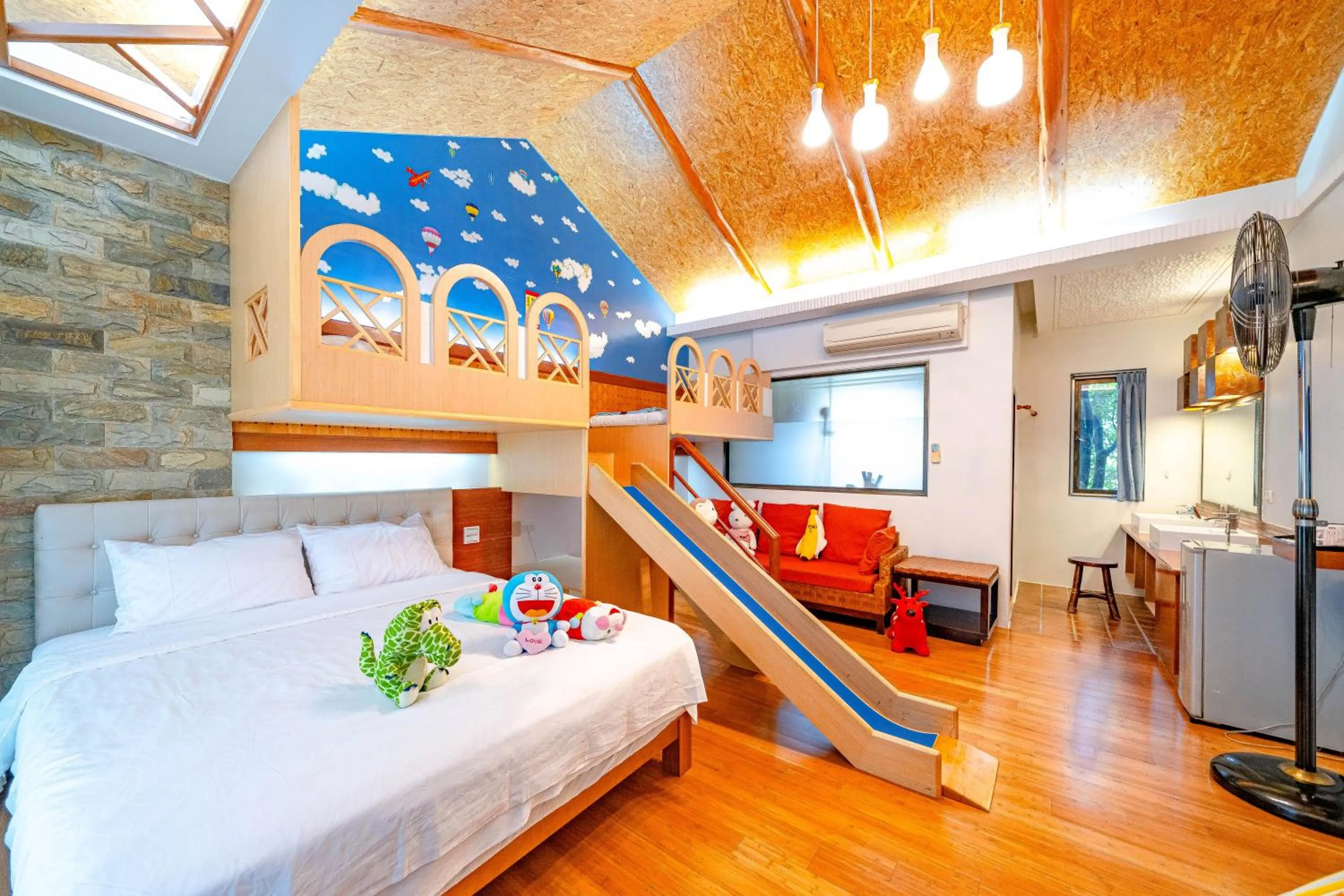 Bed in Rainbow Garden B&B