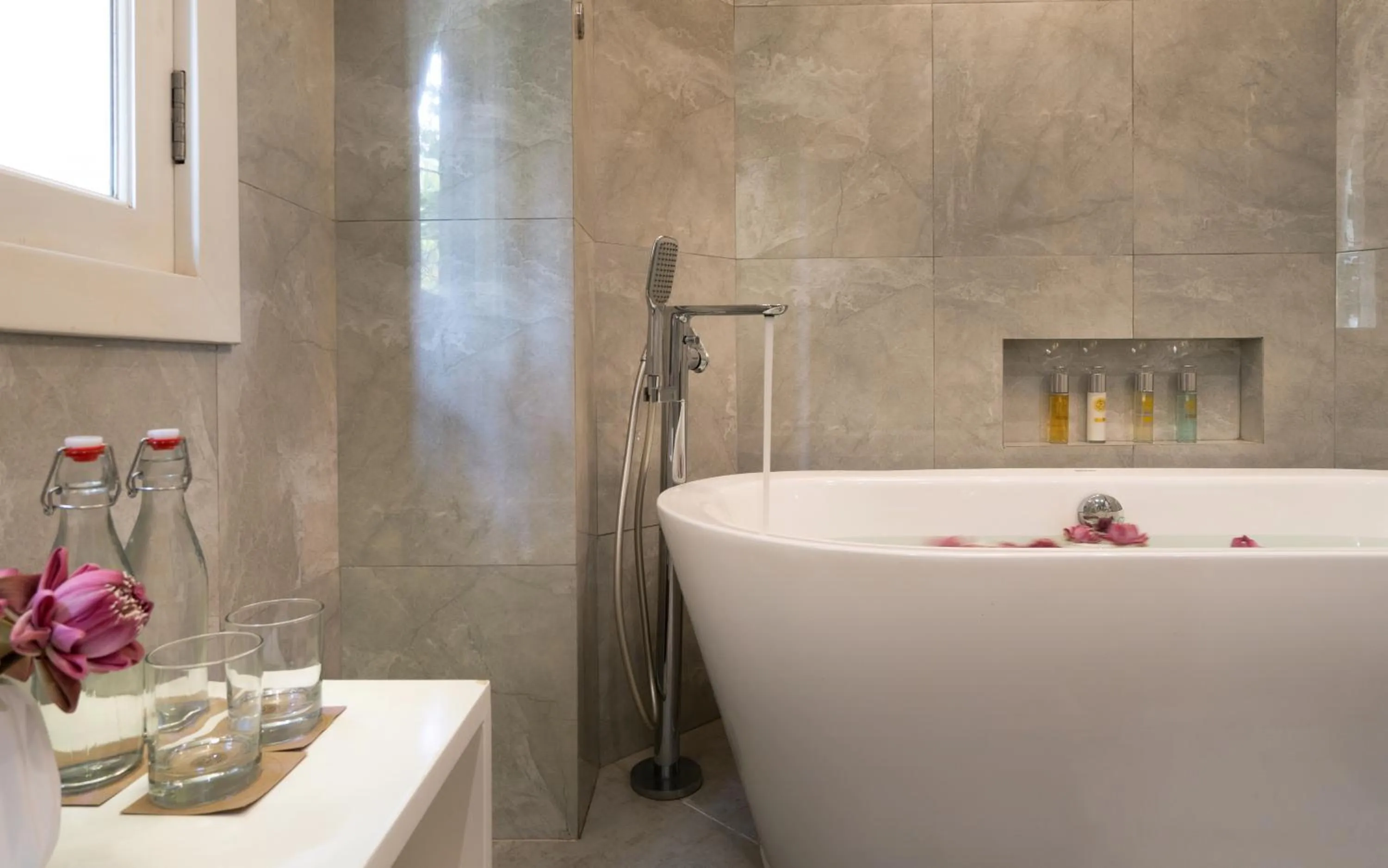 Shower in Memoire Palace Resort & Spa