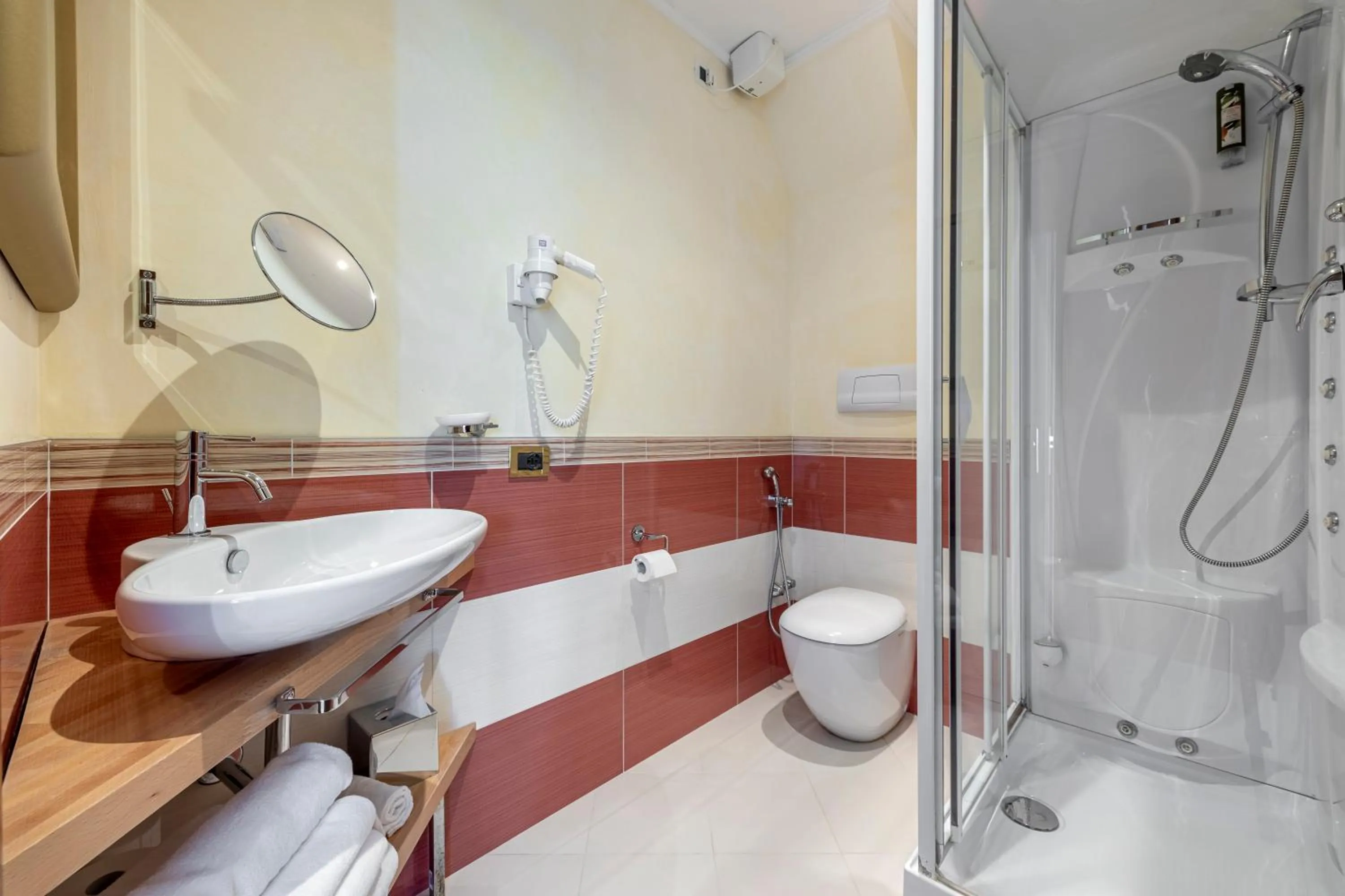 Shower in Hotel Villa Capri