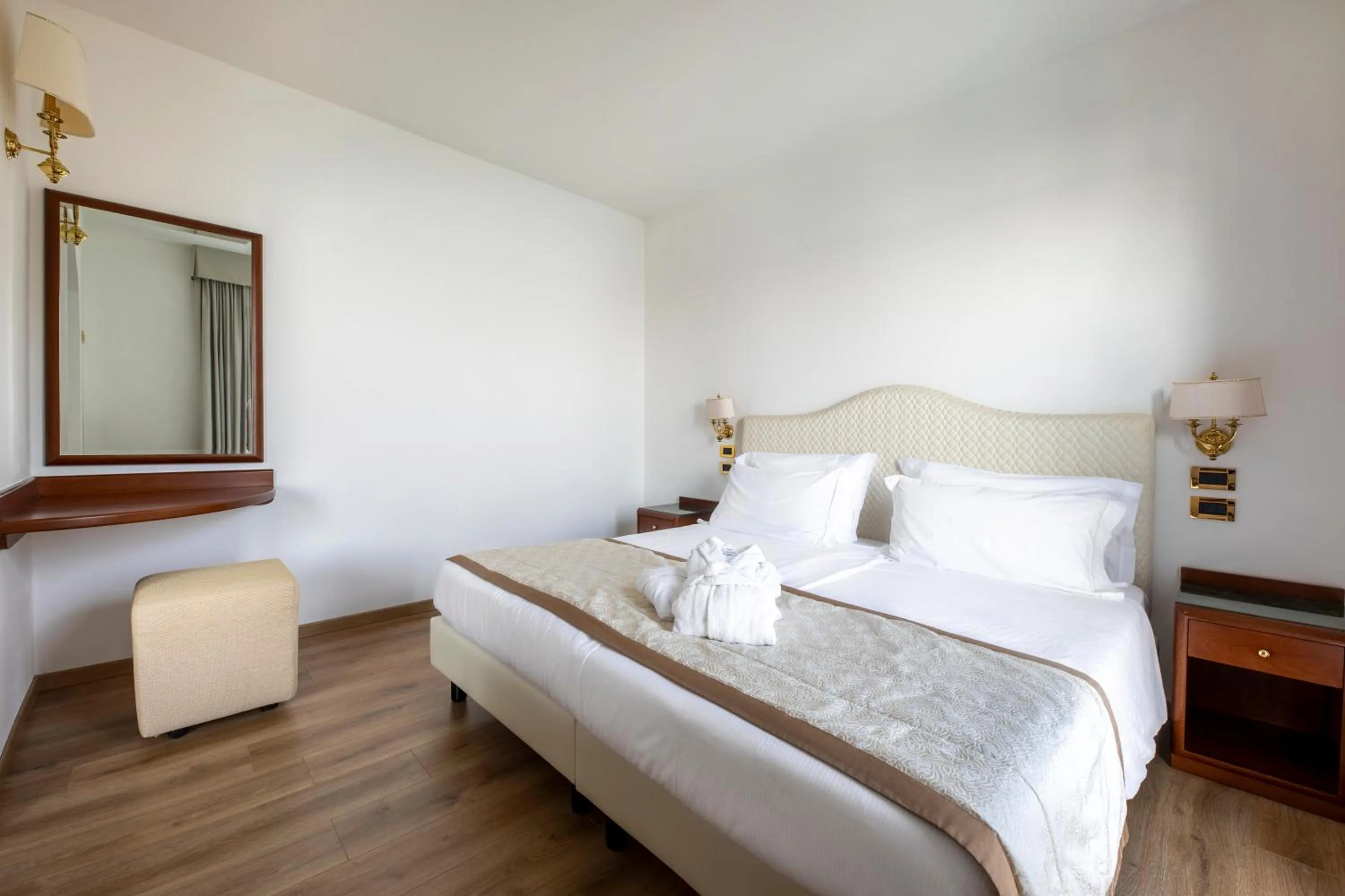 Photo of the whole room, Bed in Hotel Villa Capri