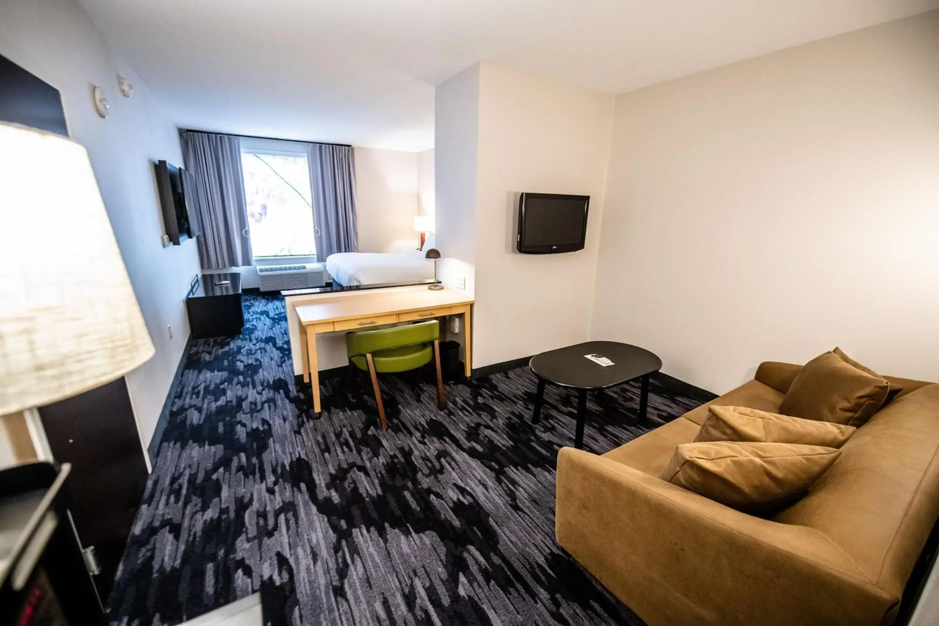 One-Bedroom Deluxe King Suite with Sofa Bed and Roll-In Shower - Mobility/Hearing Accessible in Fairfield by Marriott Inn & Suites Washington Casino Area One-Bedroom Deluxe King Suite with Sofa Bed and Roll-In Shower - Mobility/Hearing Accessible in Fairfield by Marriott Inn & Suites Washington Casino Area