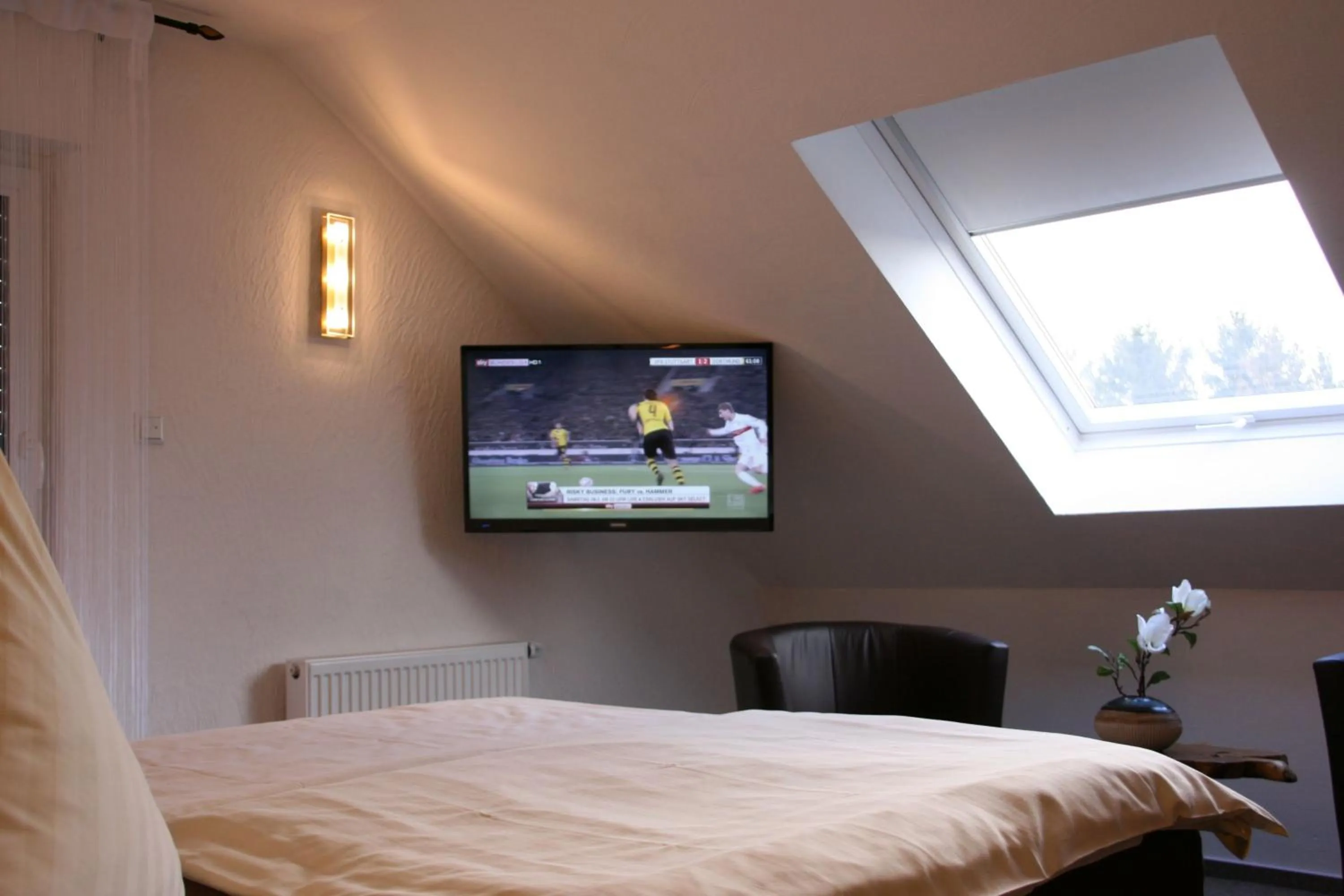 Photo of the whole room, Bed in Hotel zur Wasserburg