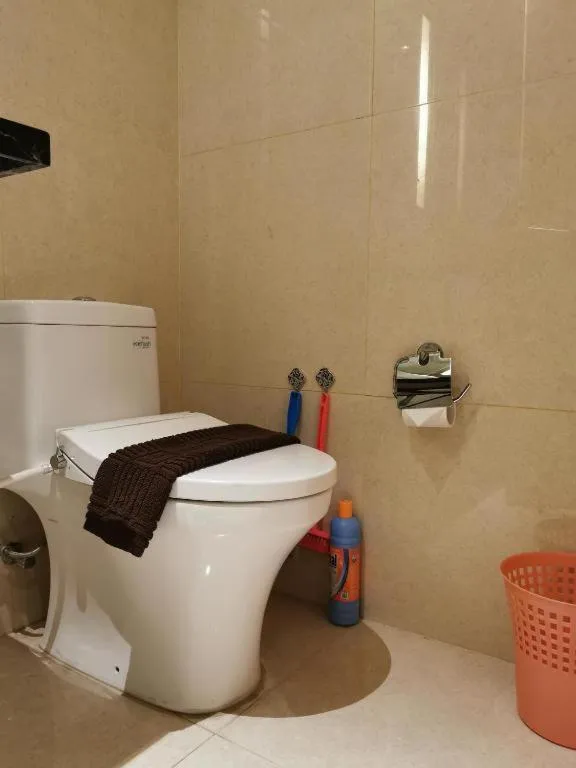 Toilet in Warhol Residence Semarang Simpang Lima