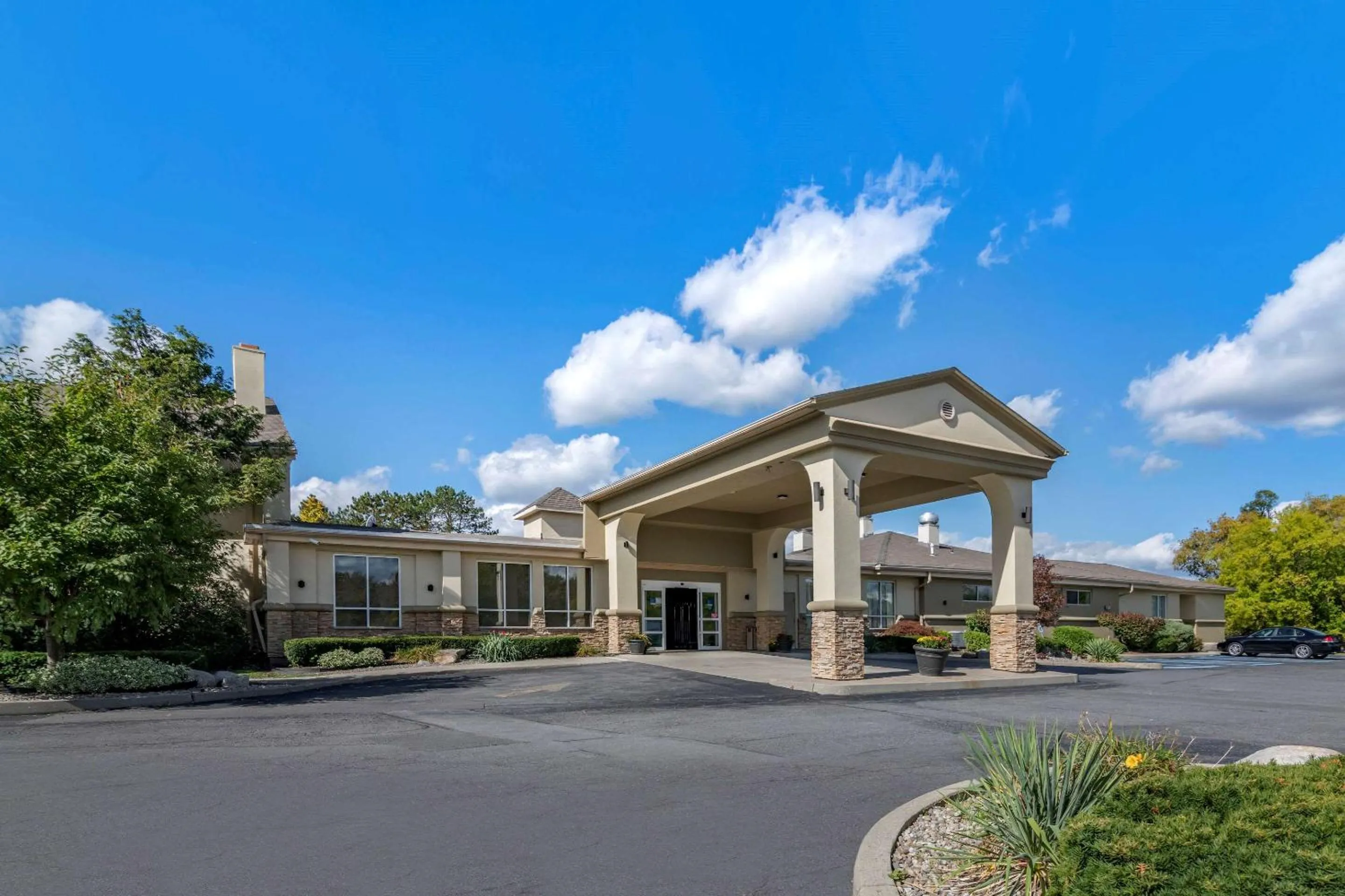Property building in Comfort Inn Glenmont - Albany South
